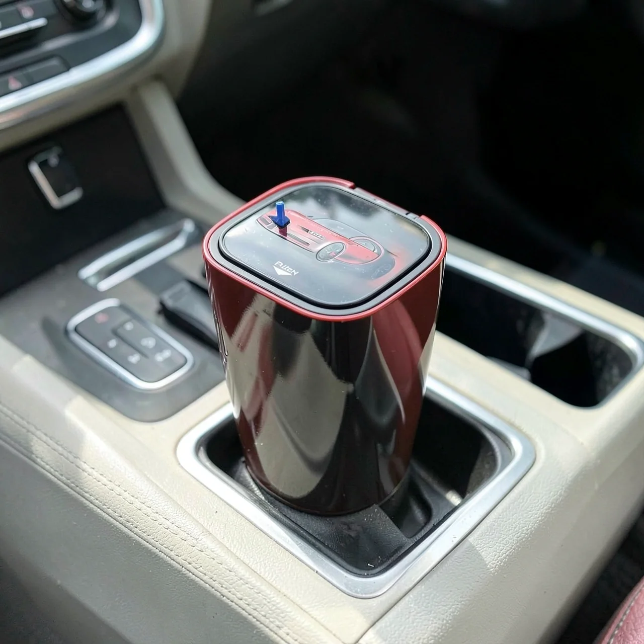 Пепельница автомобильная черная