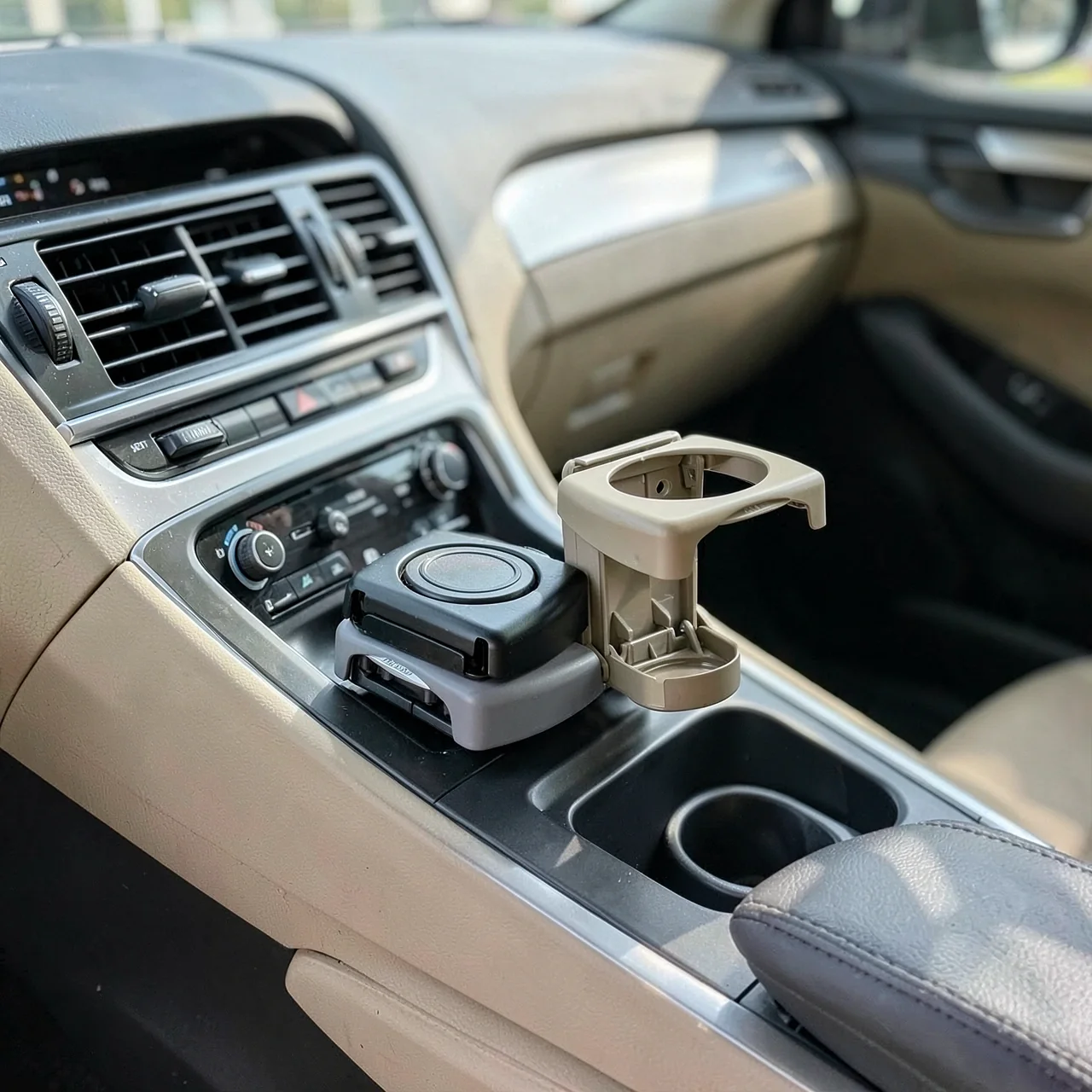 Подстаканник автомобильный черный