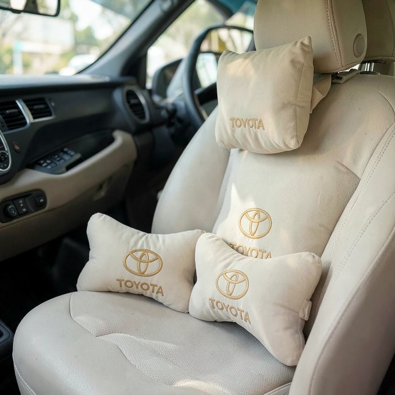 Набор подушек Toyota четыре предмета