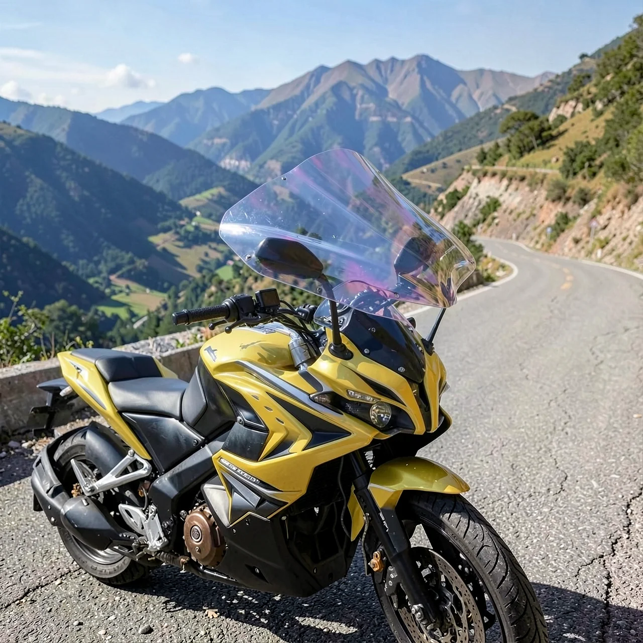 Лобовое стекло RJ MOTO Bajaj Pulsar RS200 черное