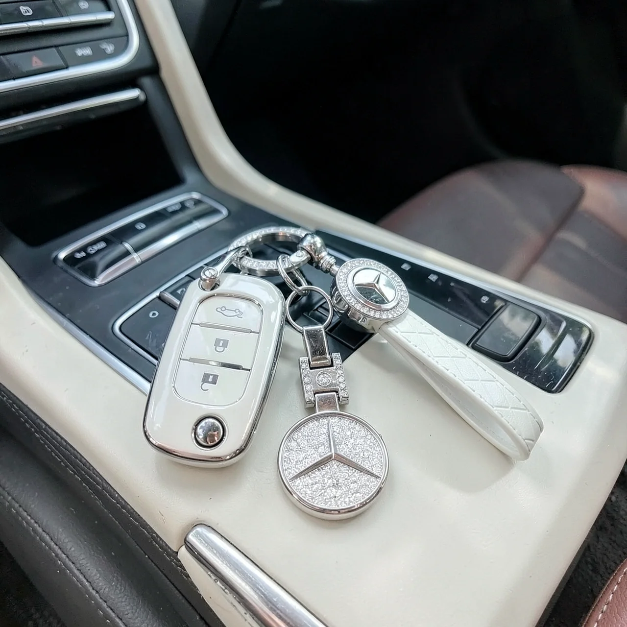 Чехол для ключа Mercedes белый с镶钻圆环