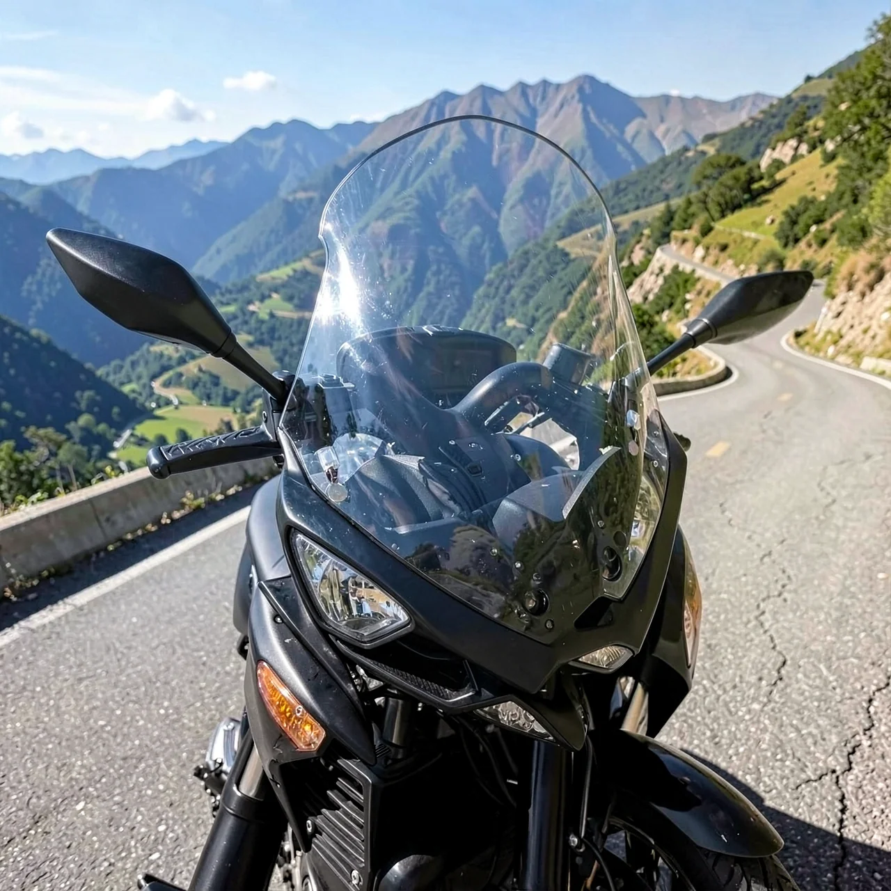 Ветровое стекло Yamaha X-Max 300 черное дымчатое