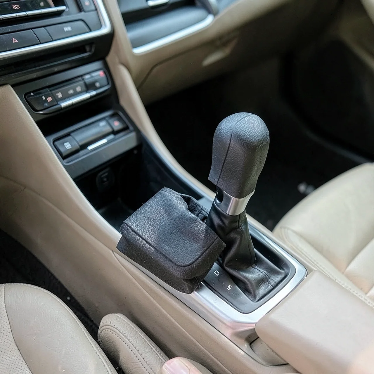 Чехол для КПП Toyota черный