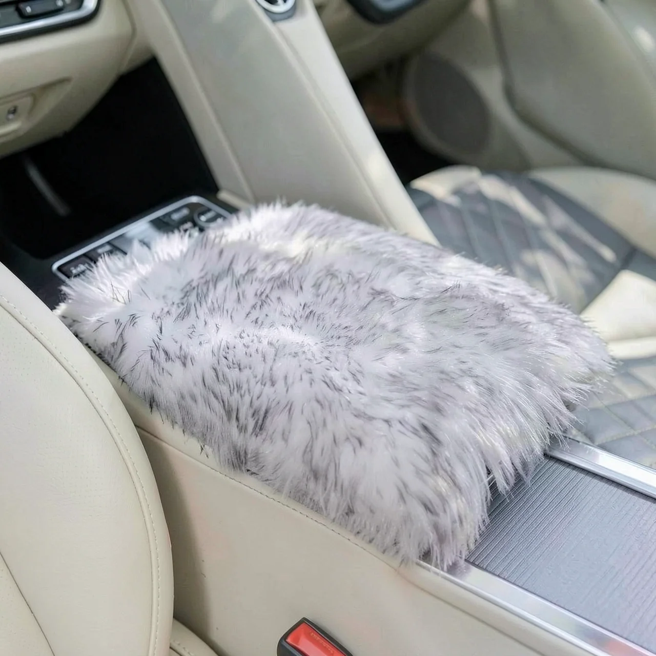 Подлокотник автомобильный белый