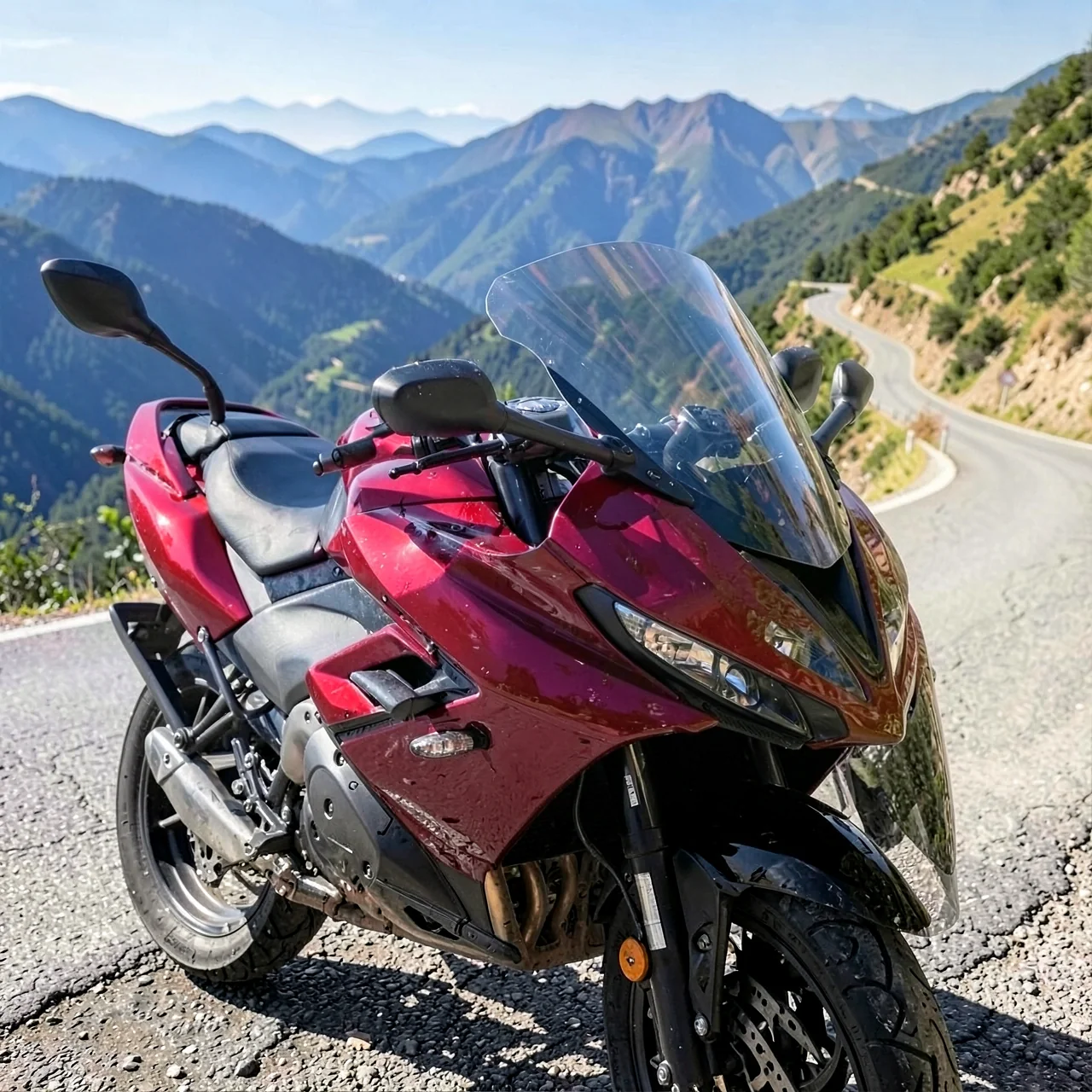 Ветровое стекло для Triumph Daytona 660 черное