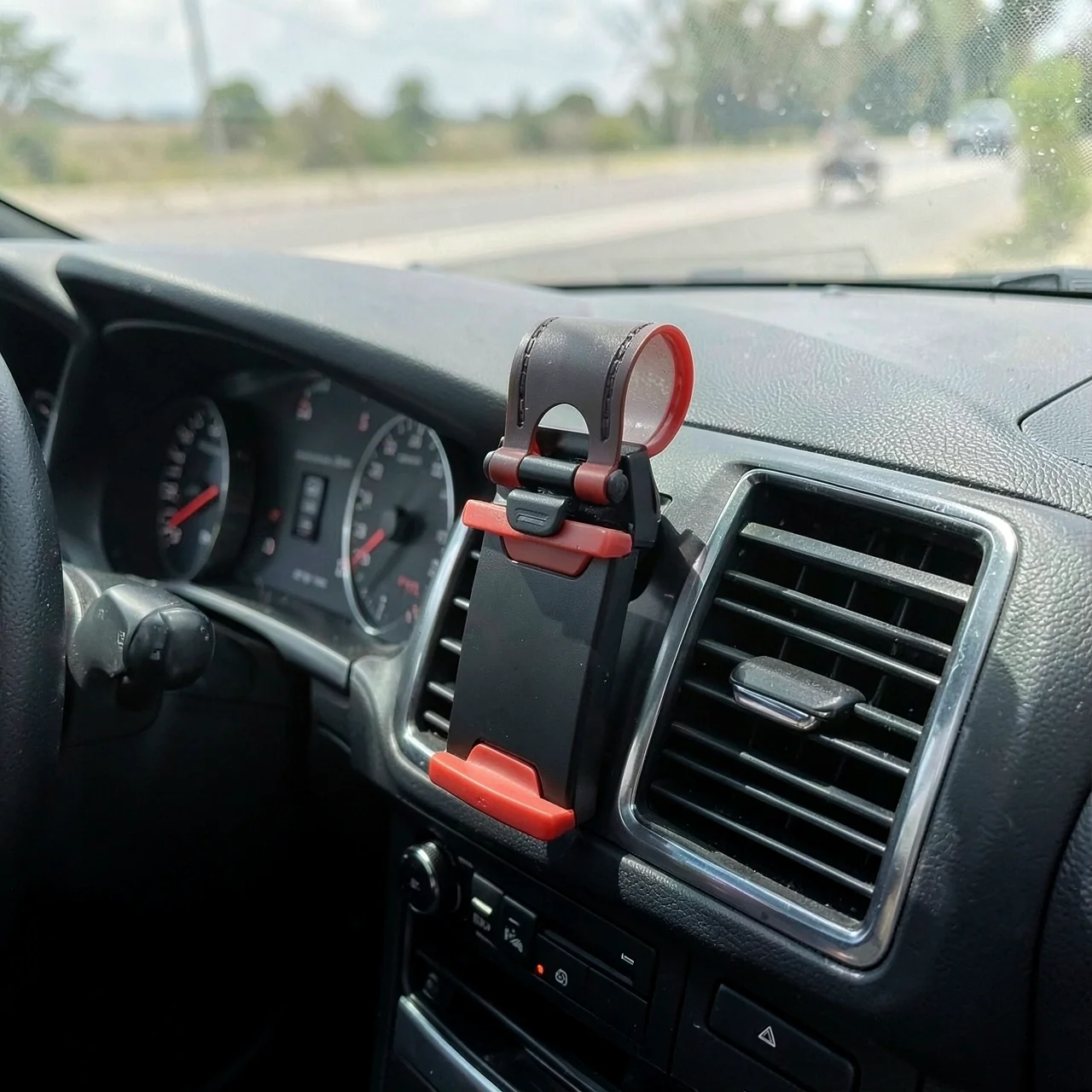 Держатель автомобильный черный