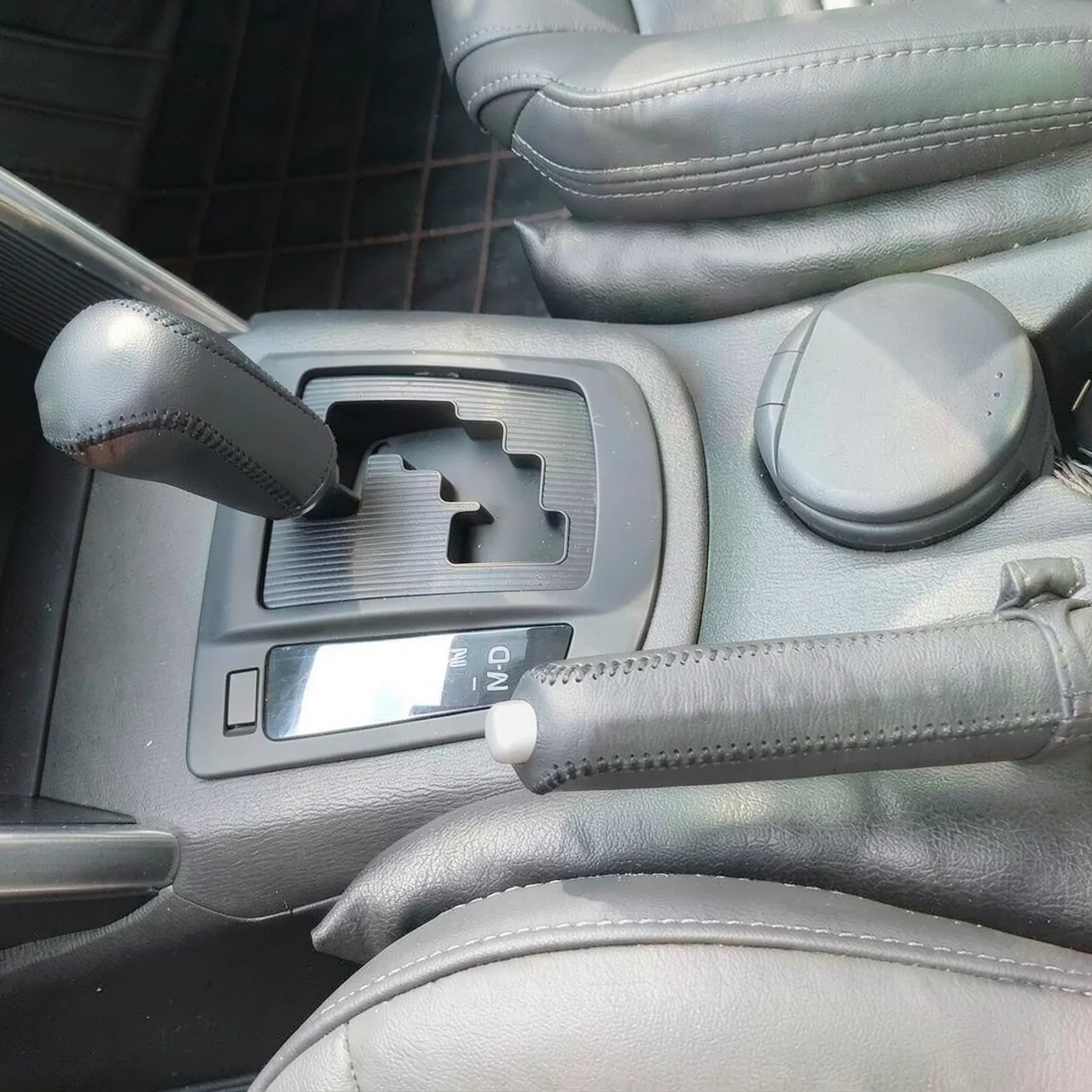 Кожаный чехол на рычаг КПП и ручник для Mazda CX-5, CX-7 (Андерс)
