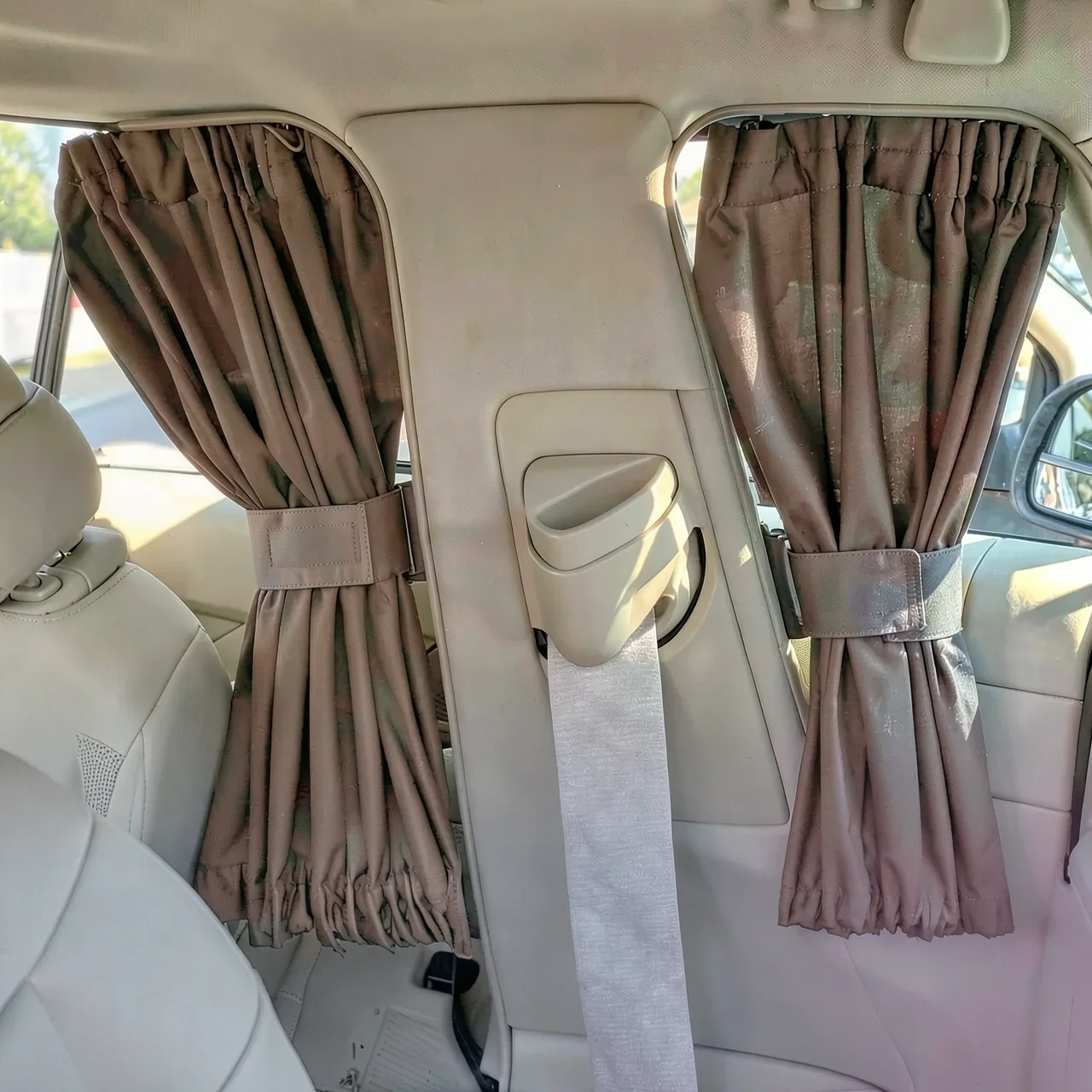 Штора солнцезащитная 70L бежевая