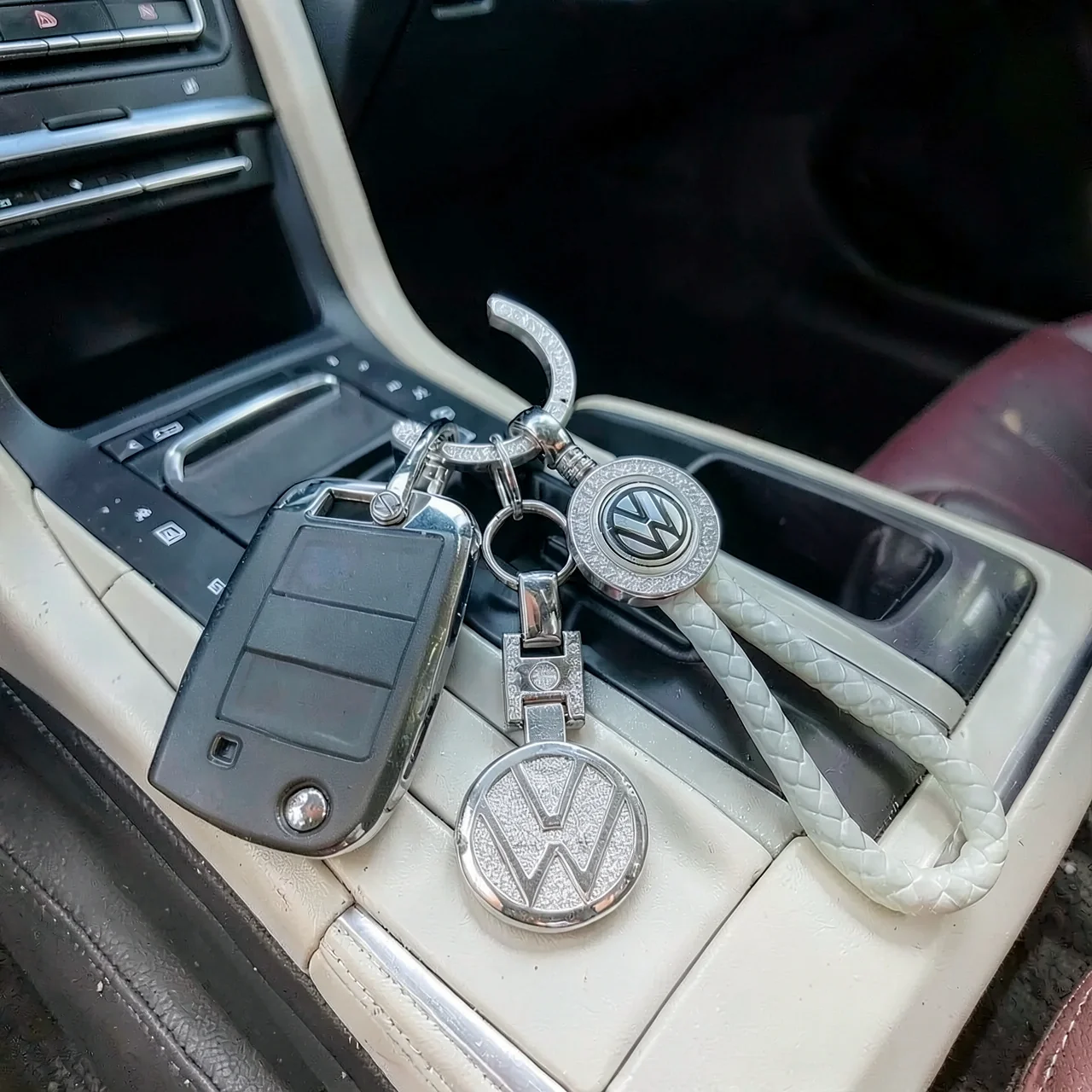 Чехол для ключа Volkswagen Huihuangda TPU черный с бриллиантовым логотипом и плетеным шнурком