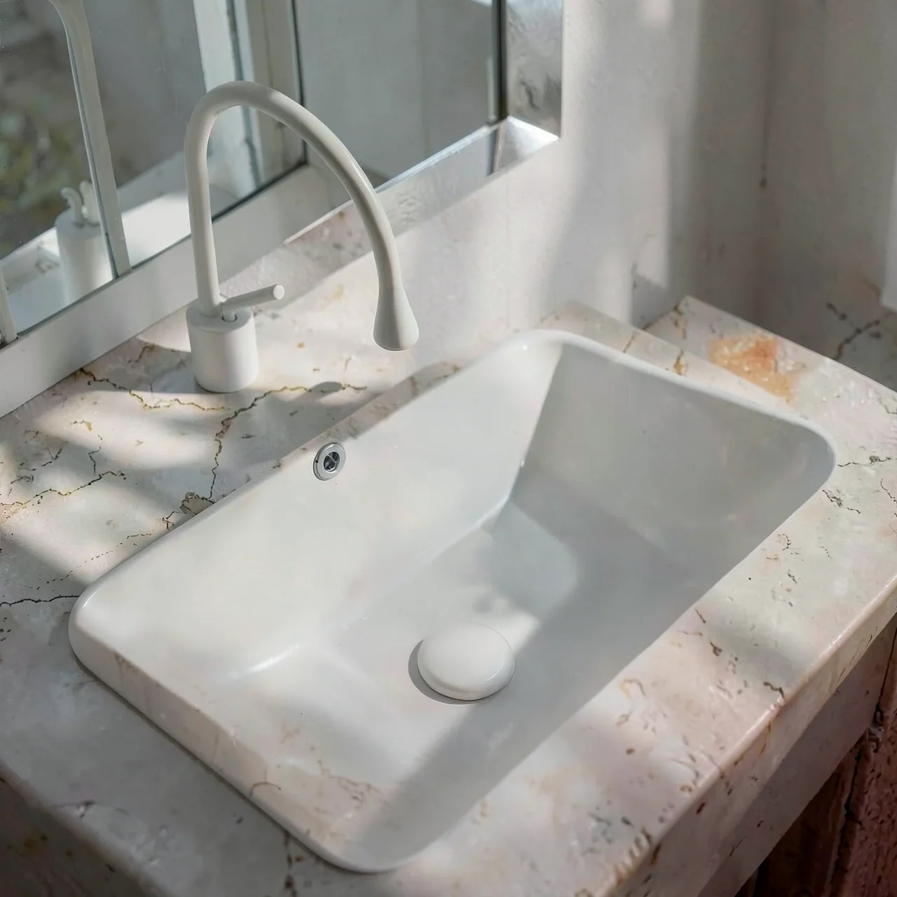 Раковина 70x42 с смесителем