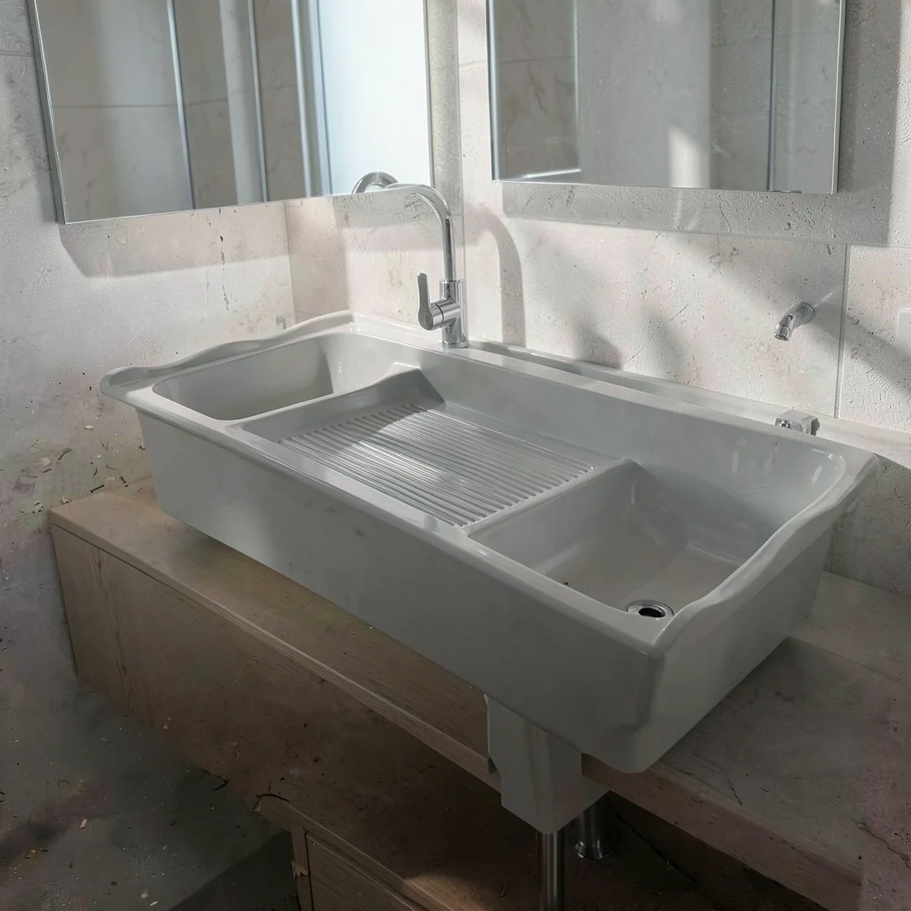 Раковина кварцевая серая 80x58 резной край
