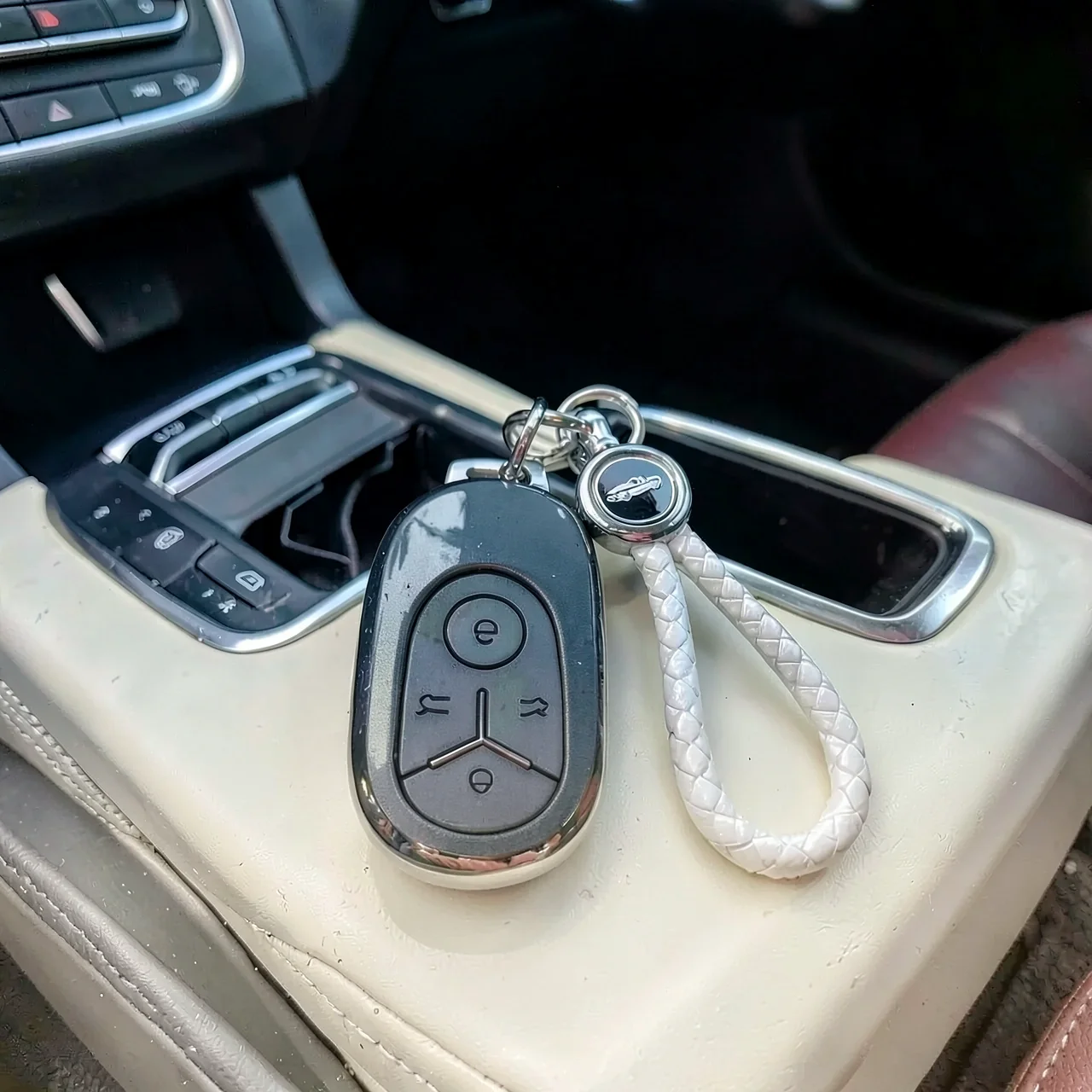 Чехол для ключа Geely Xingyuan черный с брелком-медведем