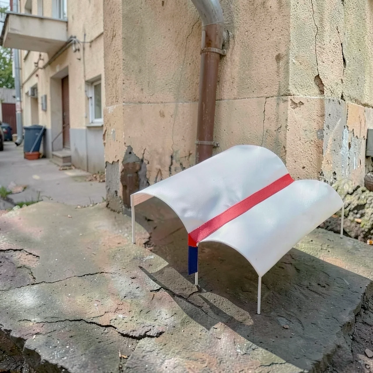 Желоб водоотводный красный 2м x 42см