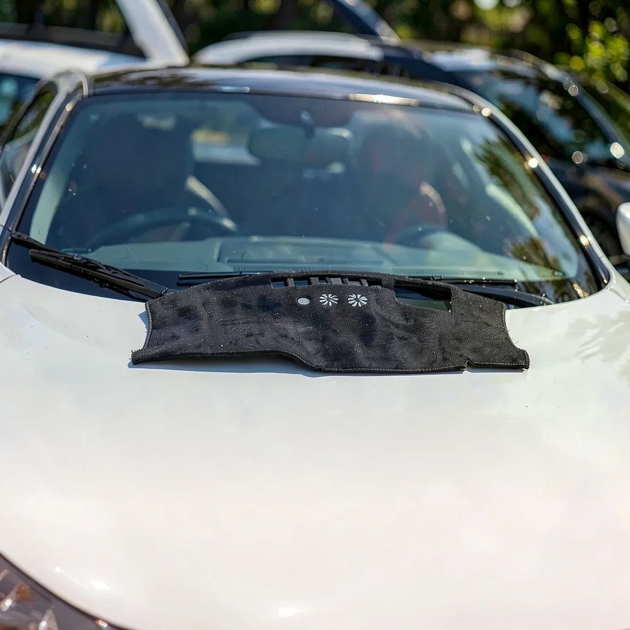 Коврик на торпедо Mazda MX-5 NC красная строчка