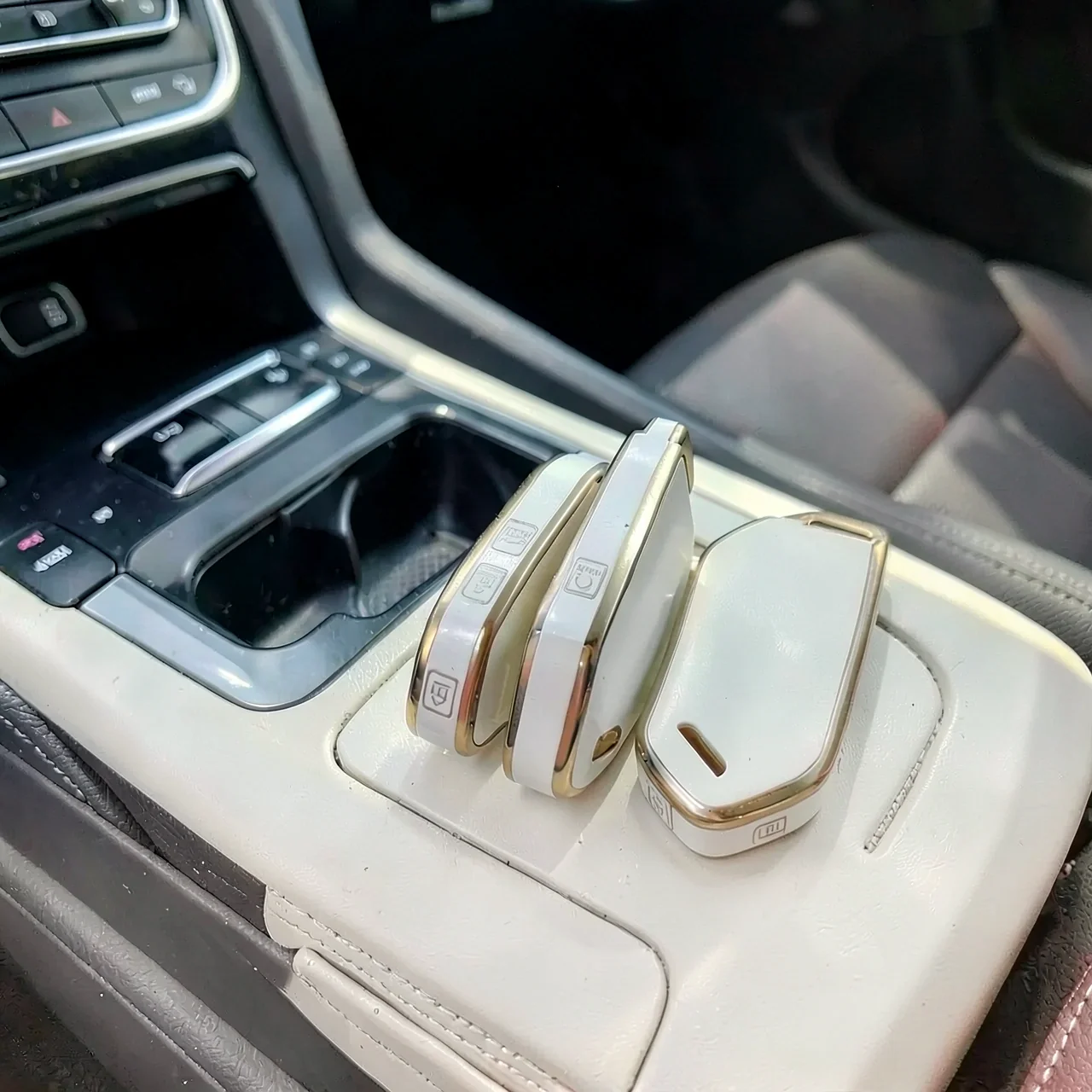 Чехол для ключа Kia белый серебристый