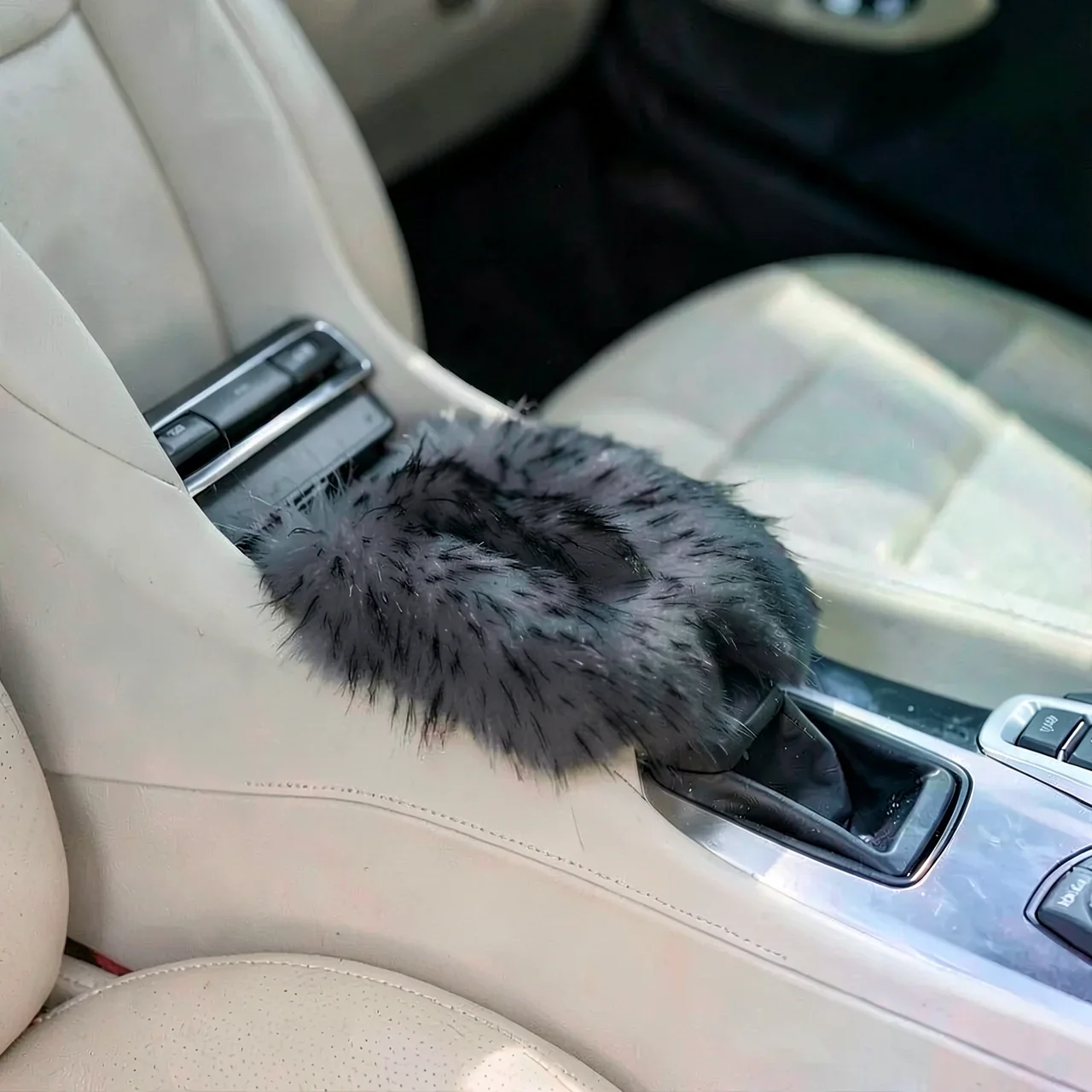Подлокотник автомобильный черный