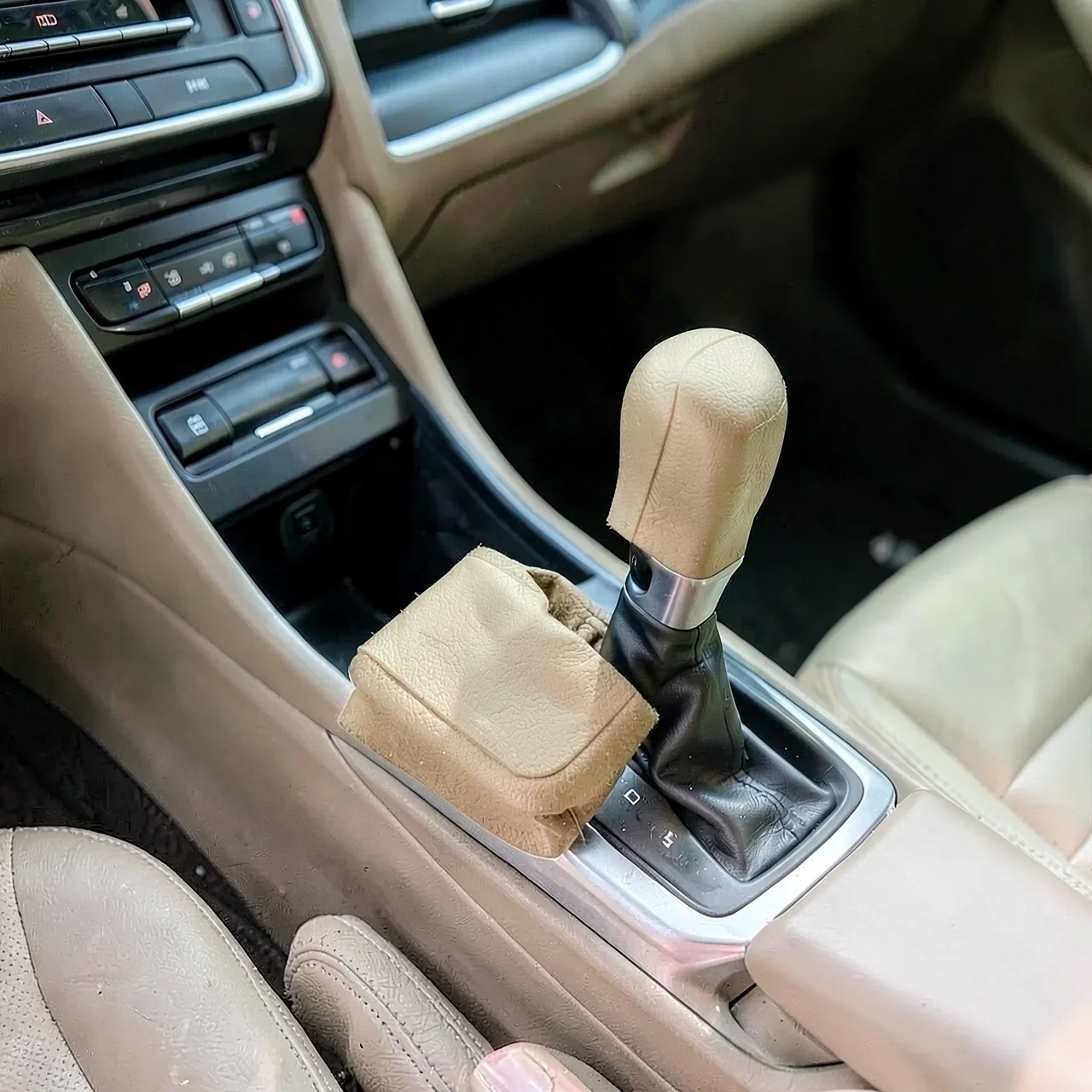 Чехол для КПП Toyota бежевый