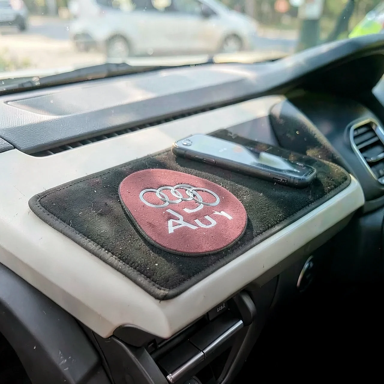 Коврик противоскользящий Audi коричневый