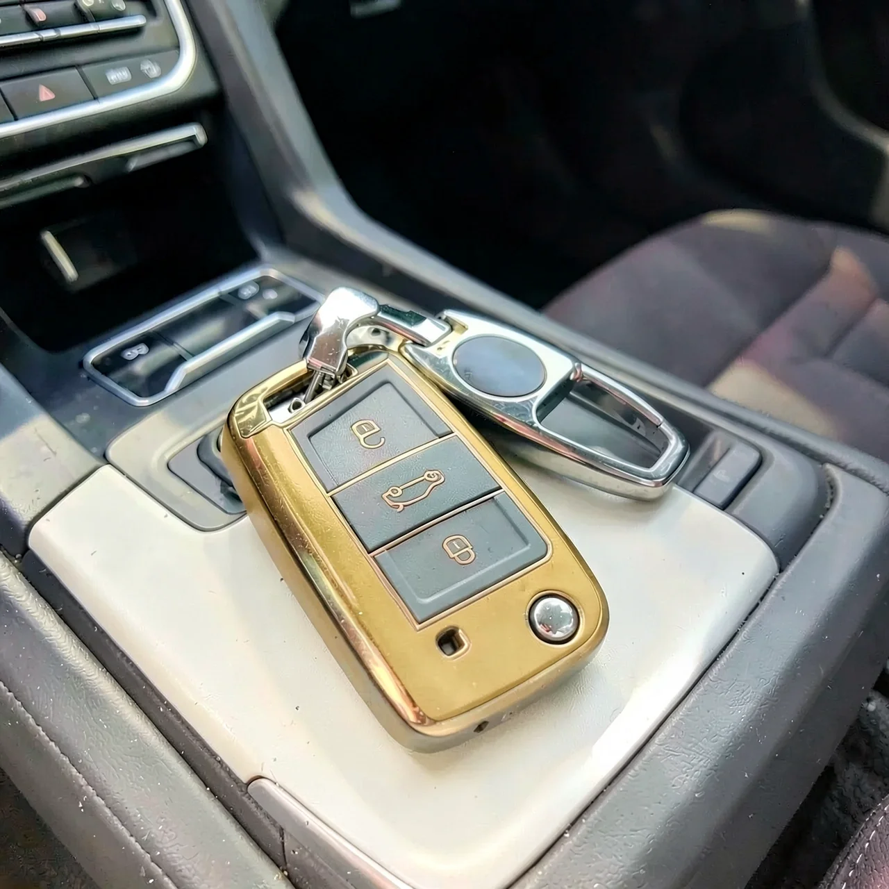 Чехол Volkswagen TPU золотой