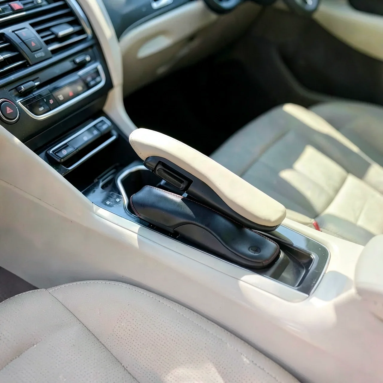 Подлокотник автомобильный Юнкун серый