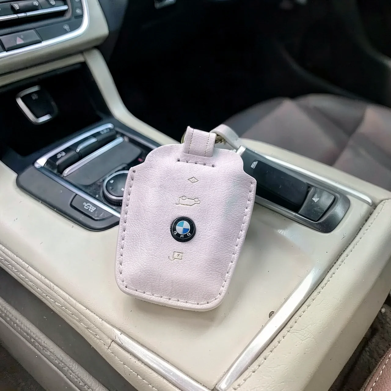Чехол-ключница BMW B розовый с биркой