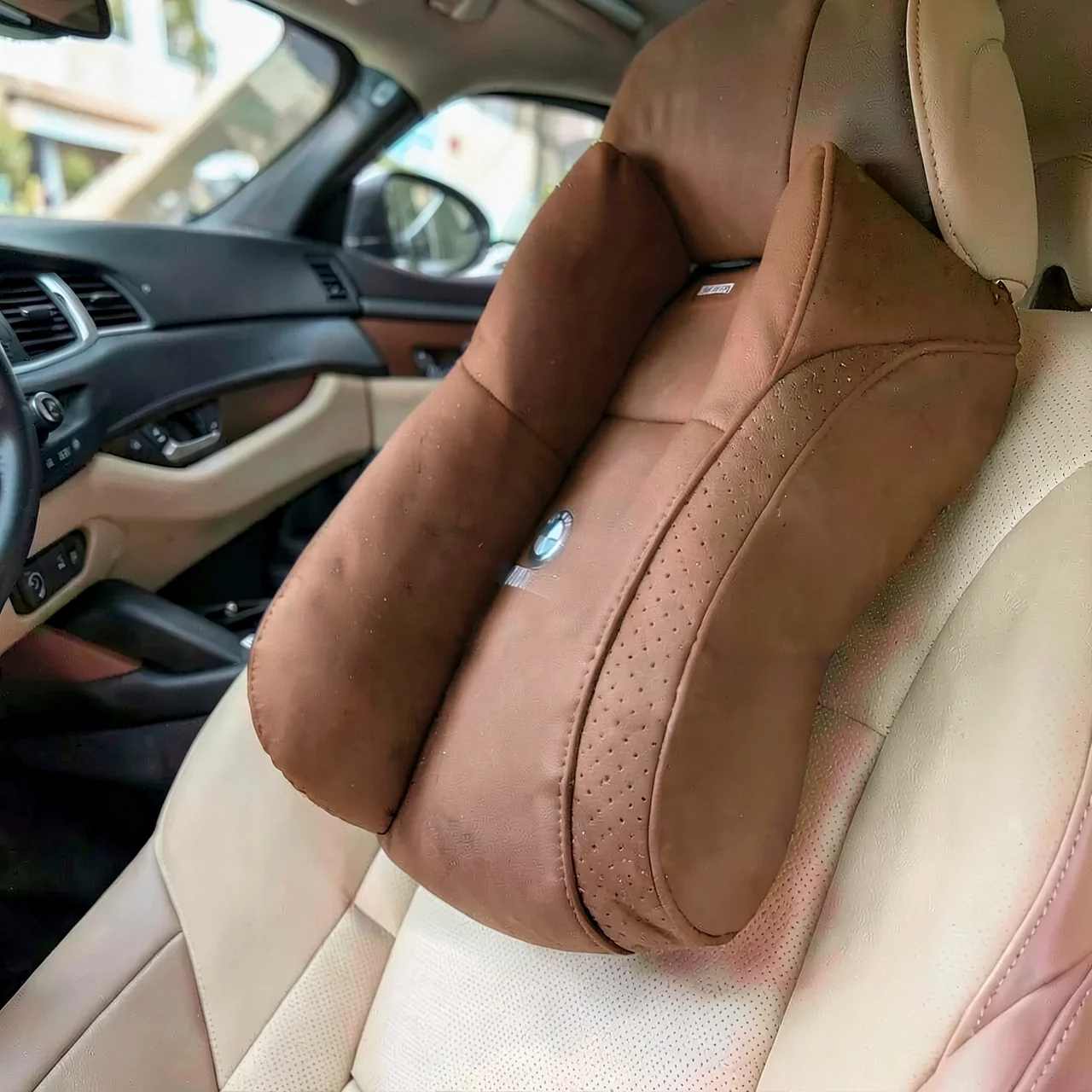 Подушка шейная BMW коричневая