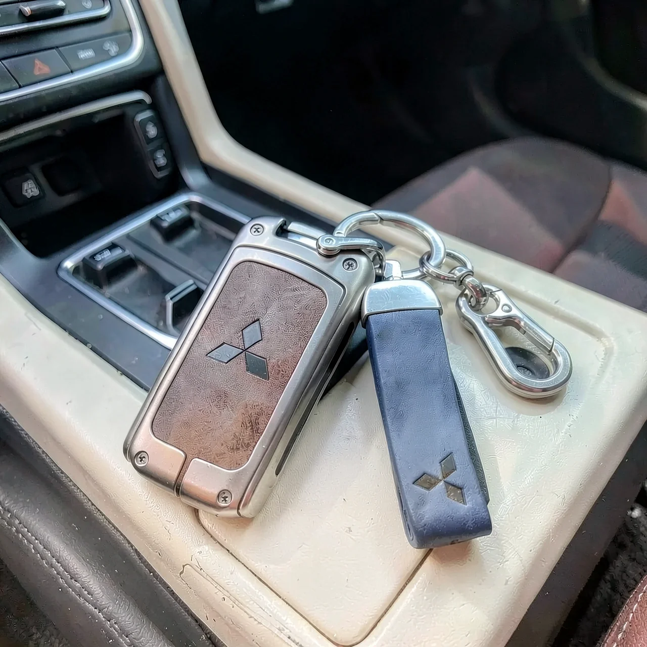 Чехол для ключа Mitsubishi Outlander кожаный синий с ремешком