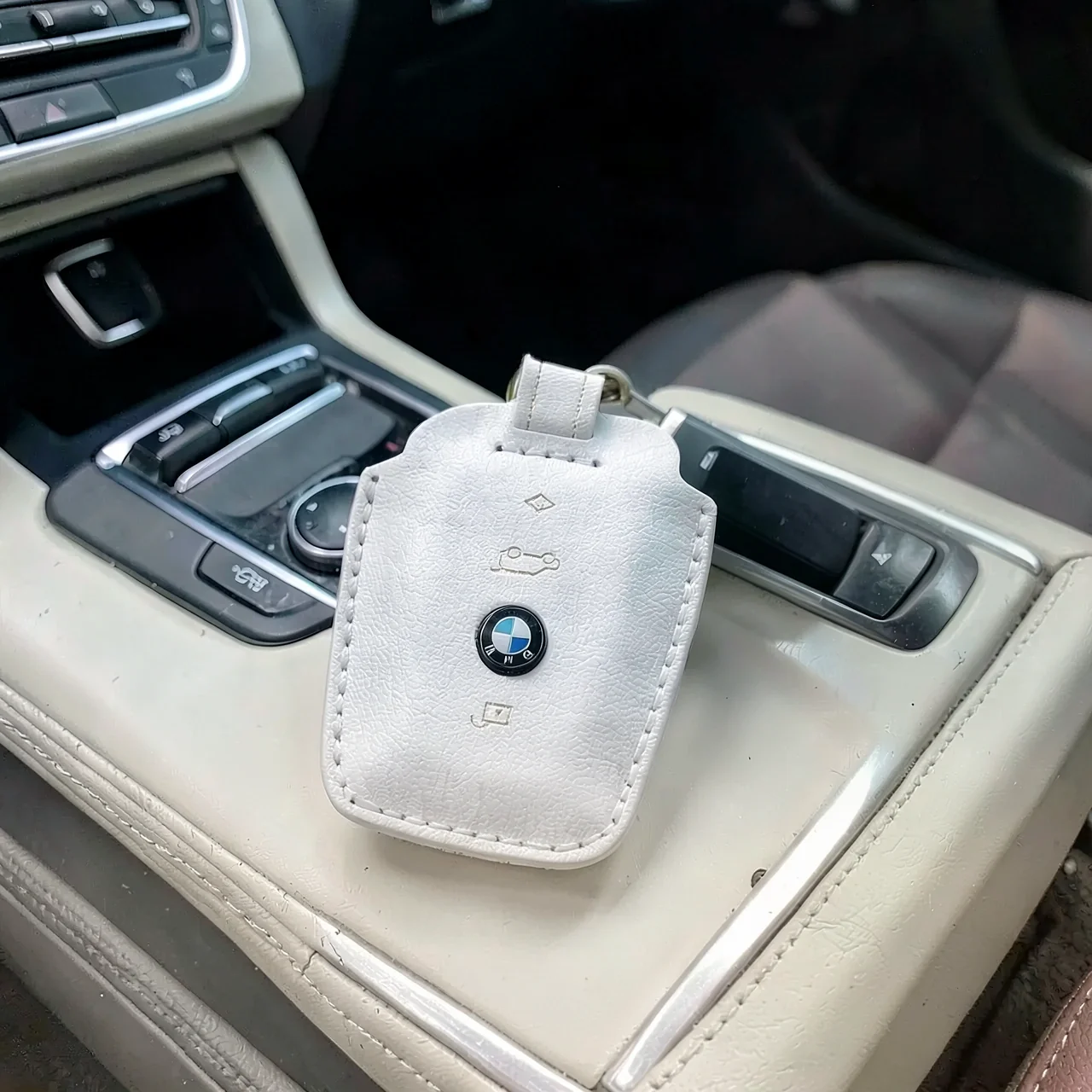 Чехол-ключница BMW A белый