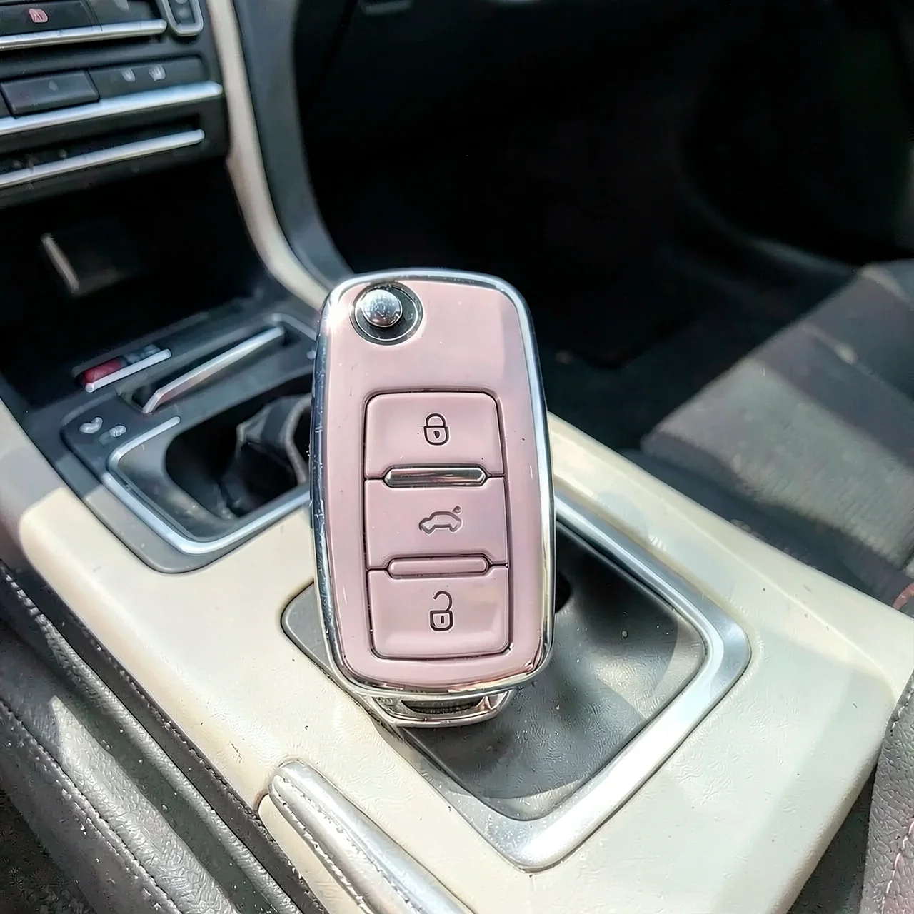 Чехол для ключа Volkswagen D серебристо-белый