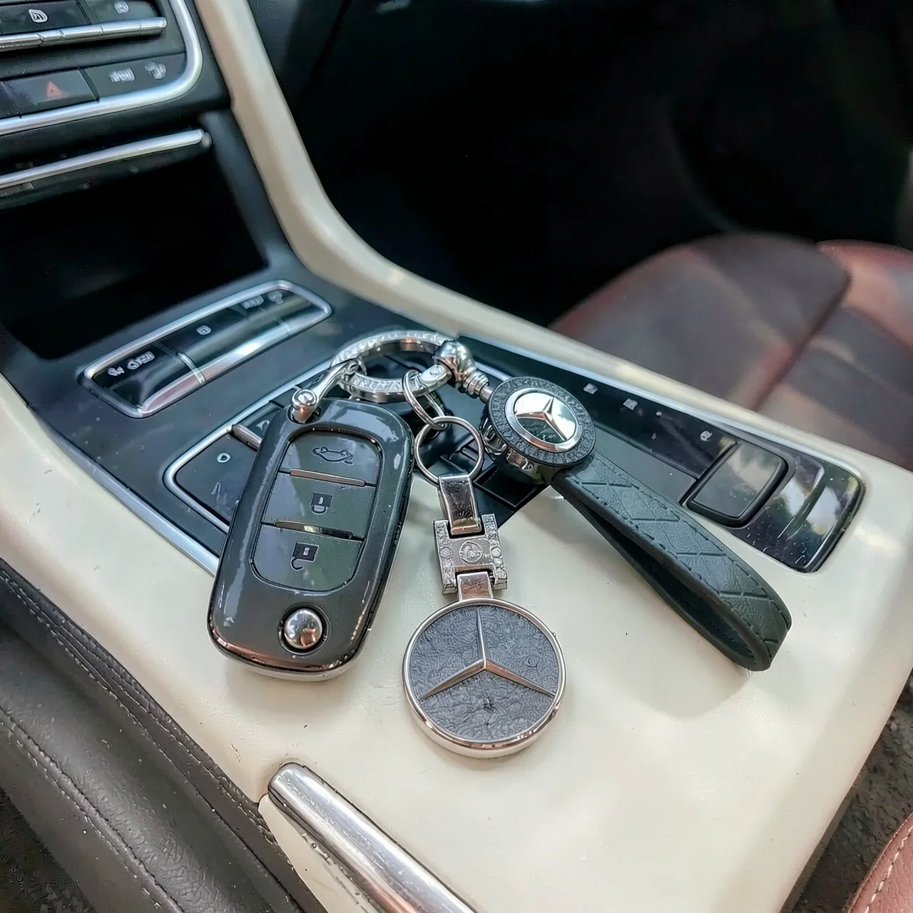 Чехол для ключа Mercedes черный с车标皮绳