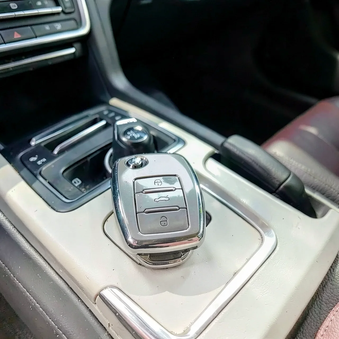 Чехол для ключа Volkswagen серебряный край черный