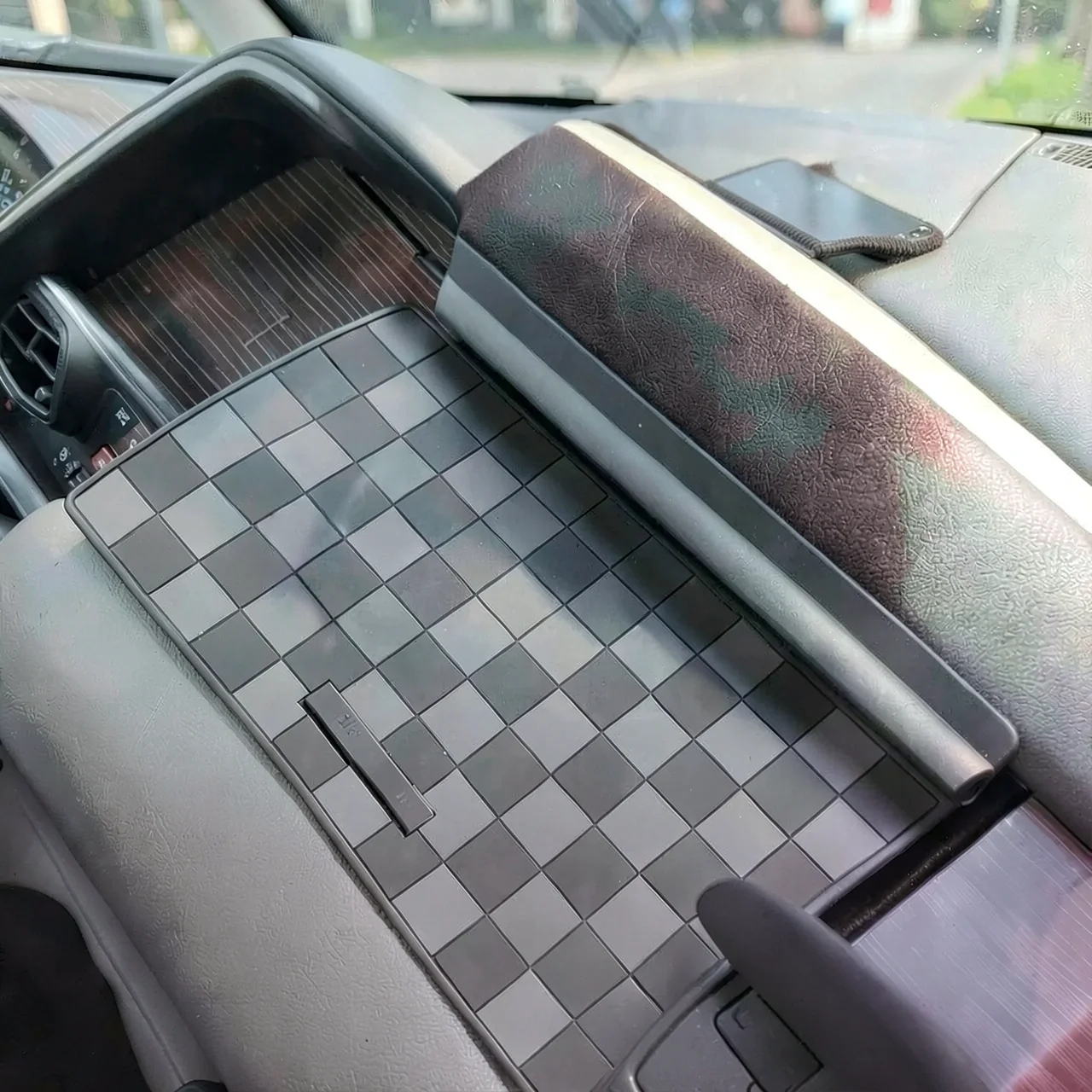 Коврик в перчаточный ящик Toyota Sienna черно-коричневый