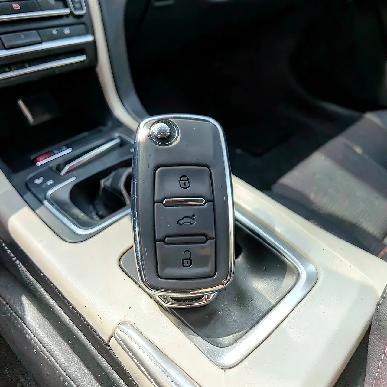 Чехол для ключа Volkswagen D черно-серебристый