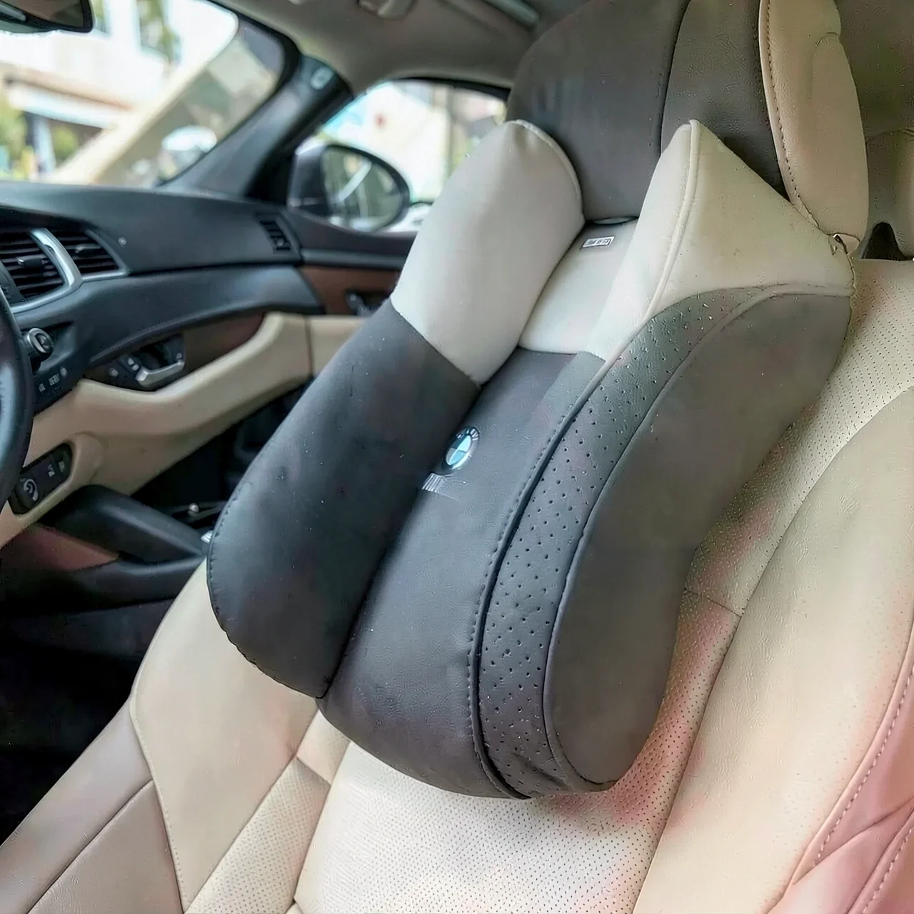 Подушка шейная BMW белая