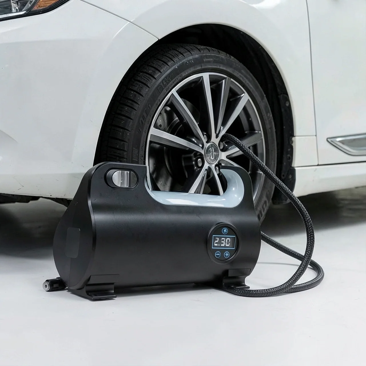Компрессор Leiben Inflator T цифровой универсальный с длинным кабелем