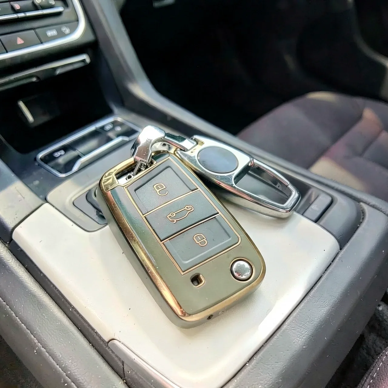 Чехол Volkswagen TPU хаки