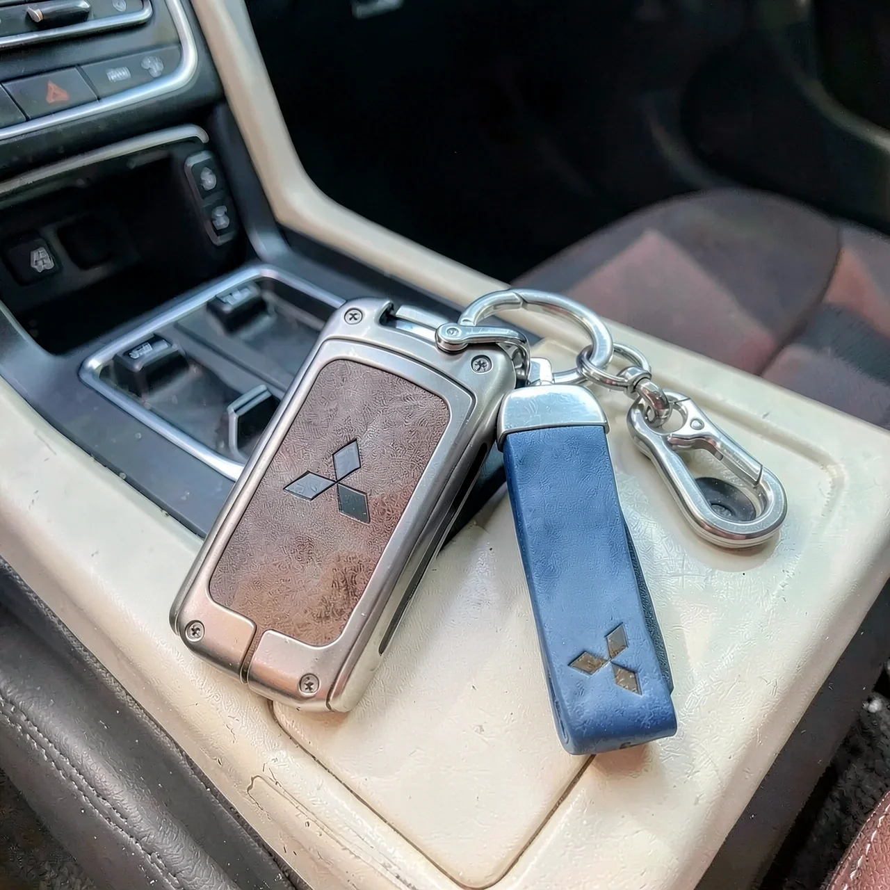 Чехол для ключа Mitsubishi Outlander кожаный синий с ремешком усиленный