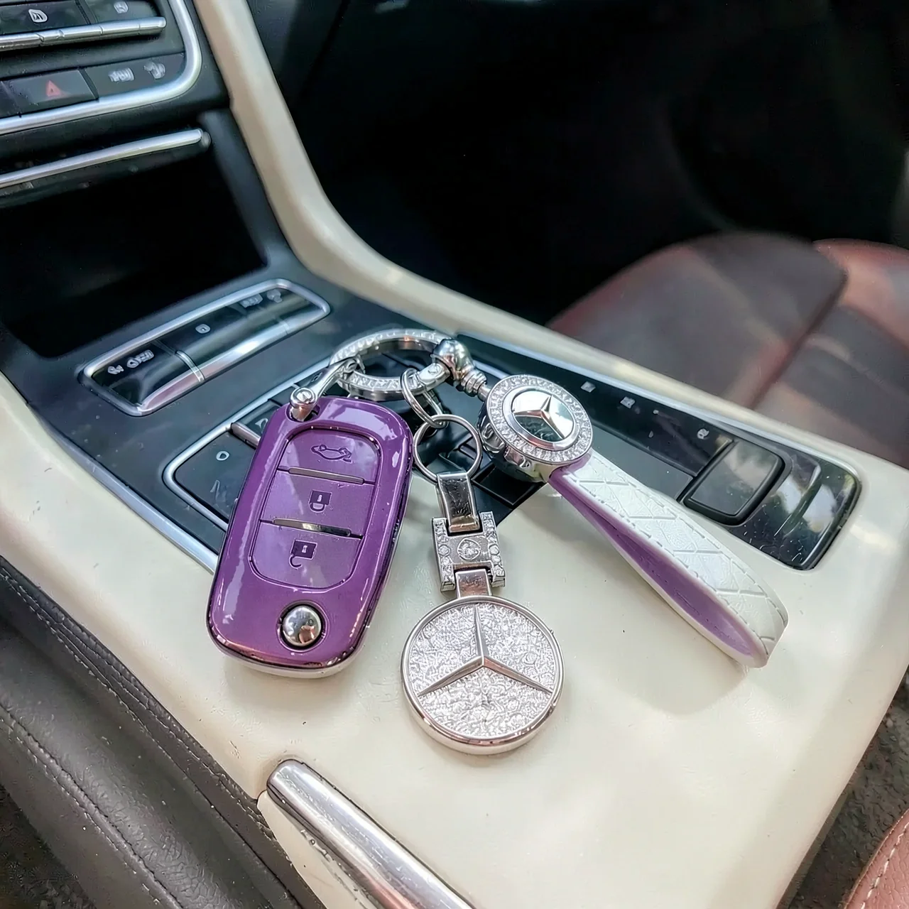 Чехол для ключа Mercedes фиолетовый с镶钻圆环