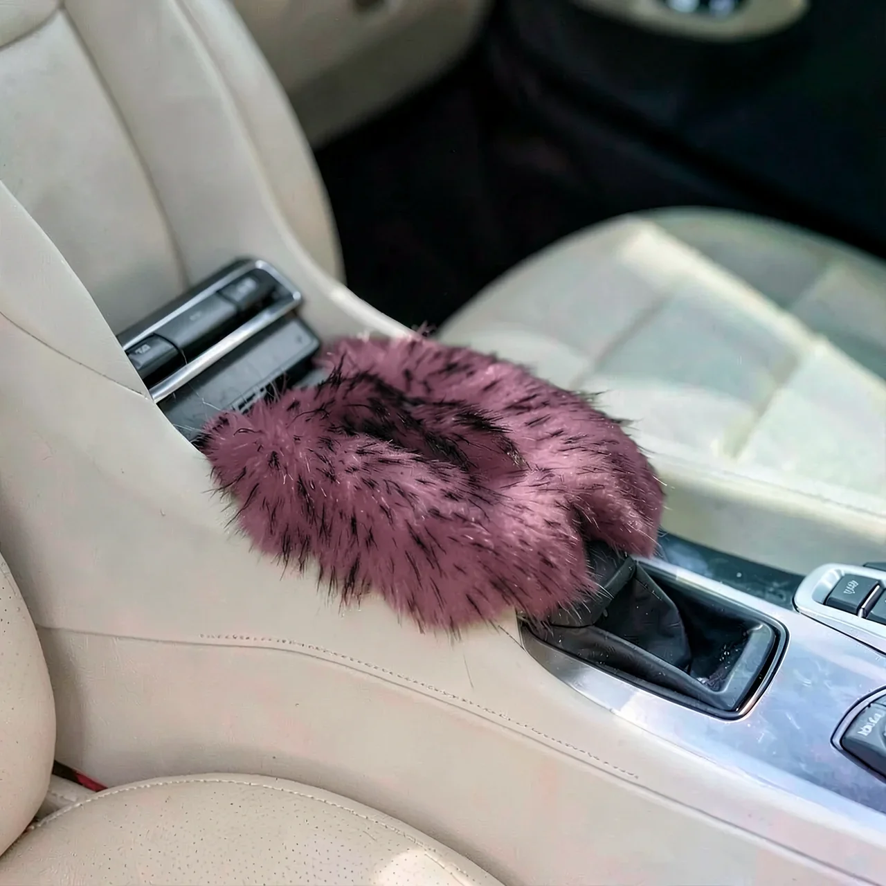 Подлокотник автомобильный бордовый