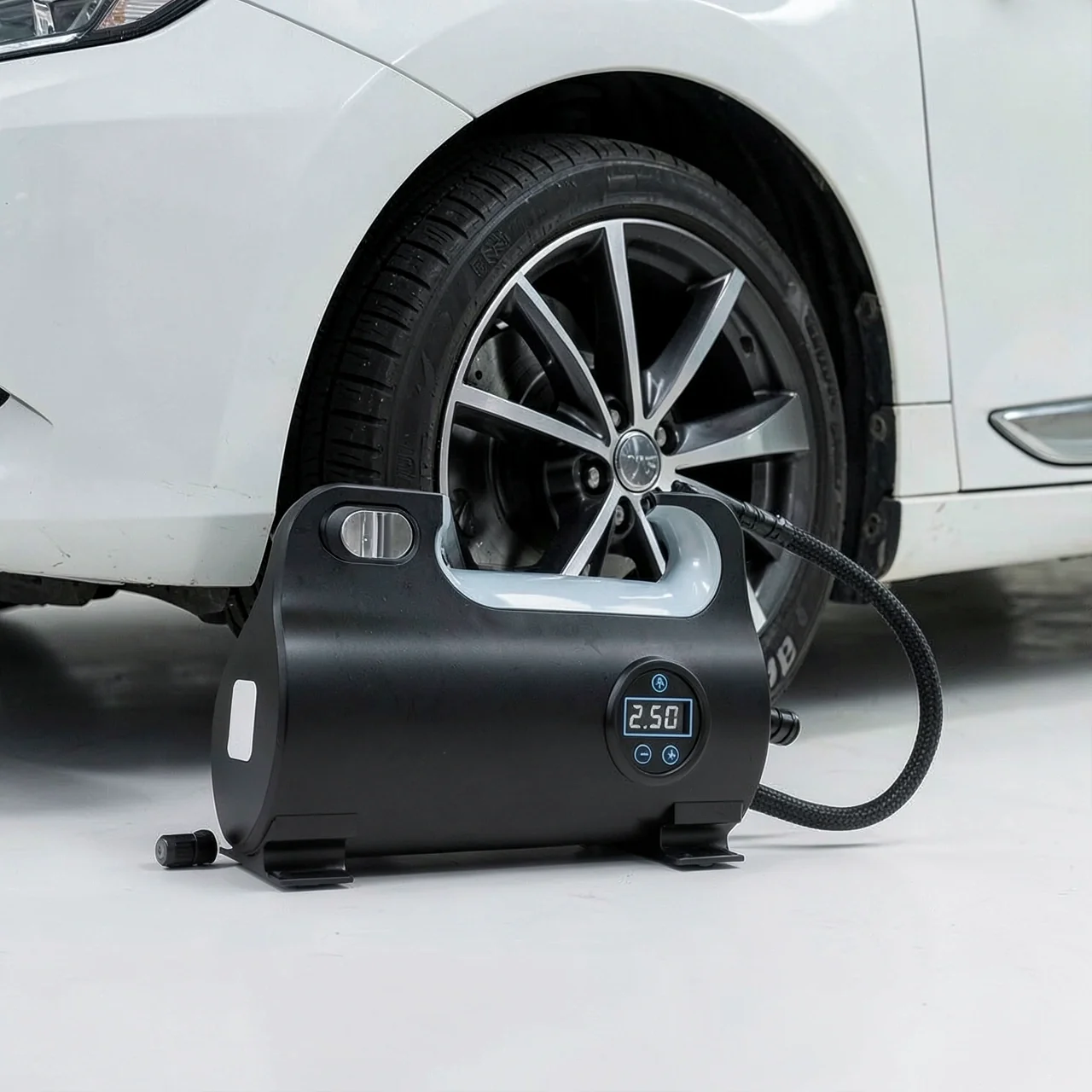Компрессор Leiben Inflator T цифровой универсальный с удлинителем и ремкомплектом