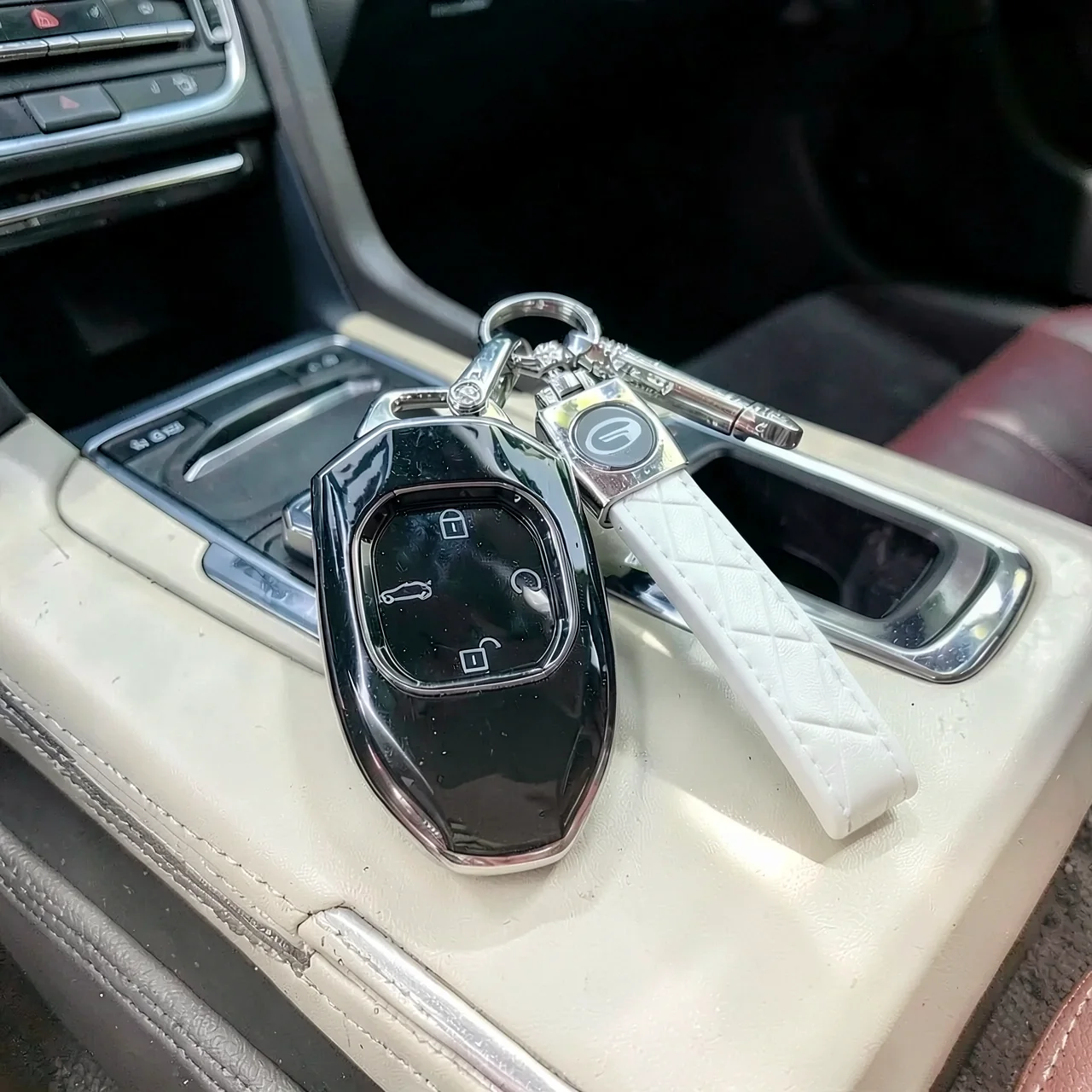 Чехол для ключа GAC Trumpchi белый однотонный