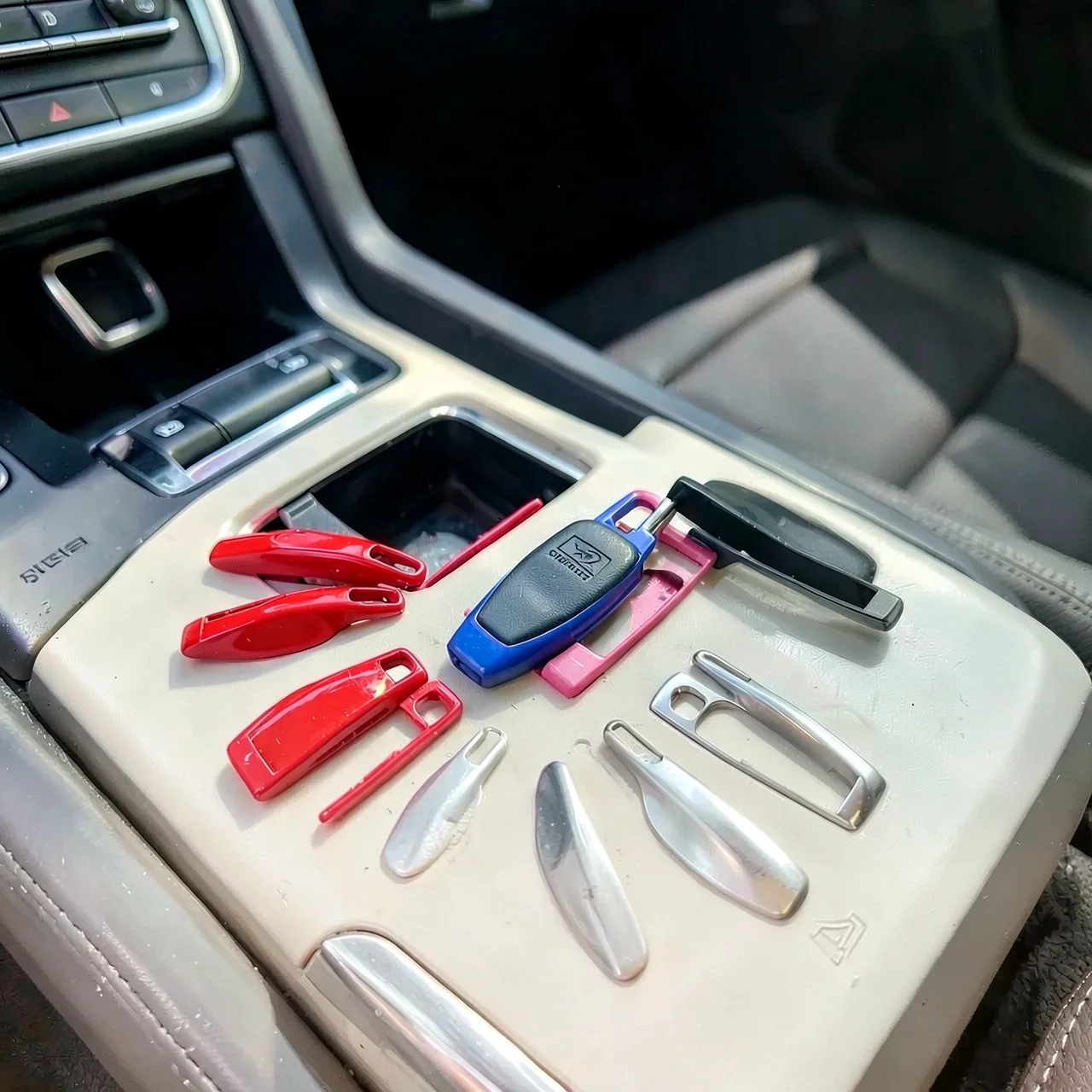 Чехол для ключа Porsche серый