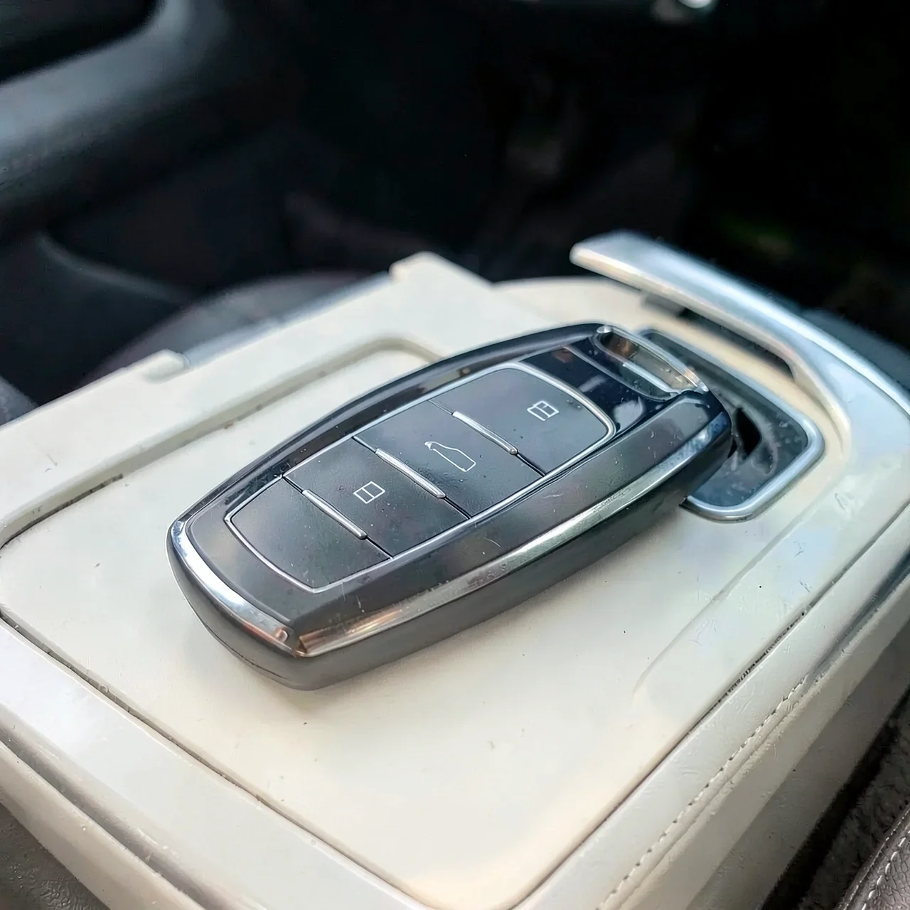 Чехол для ключа Haval 3 кнопки с металлическим карабином