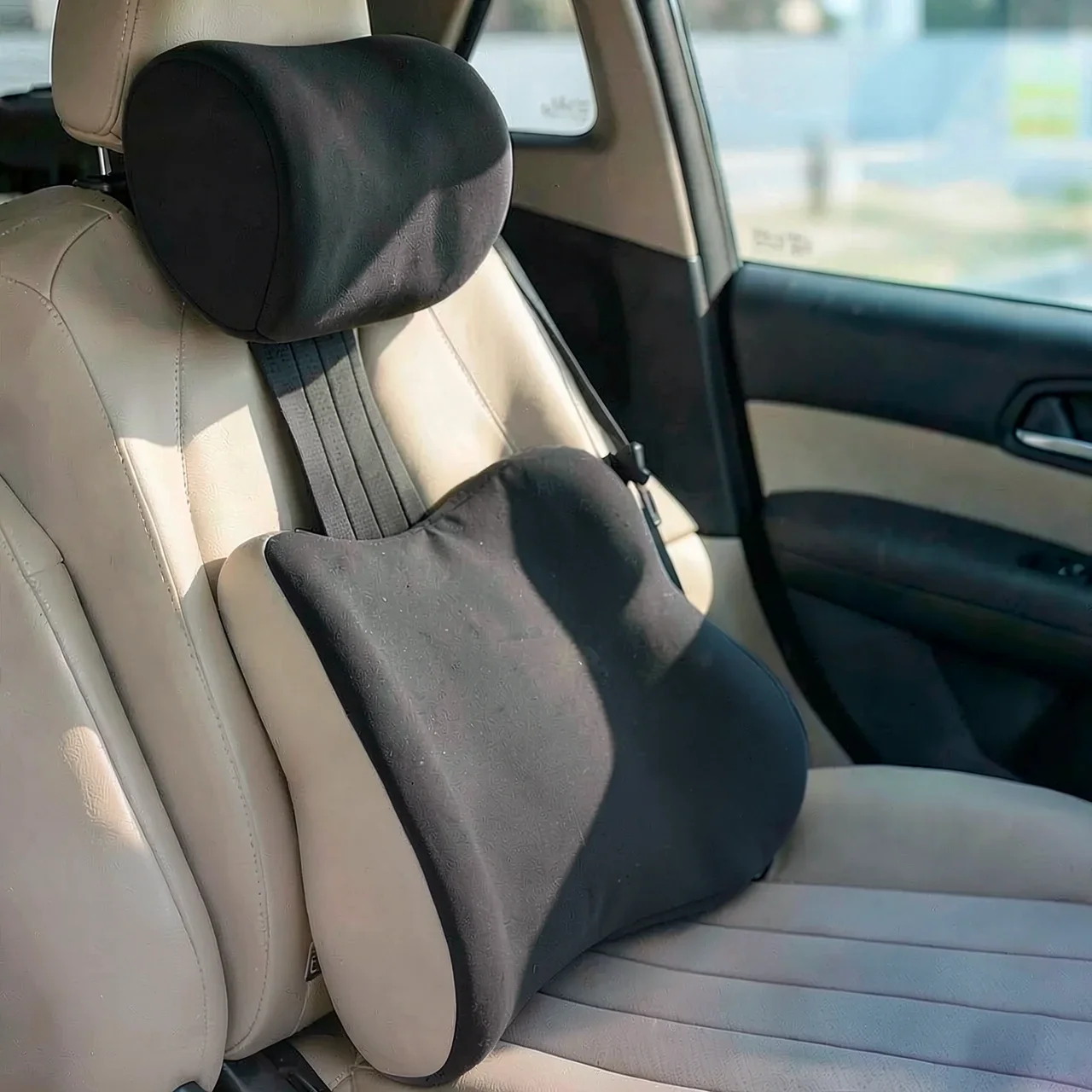 Подушка автомобильная черная комплект