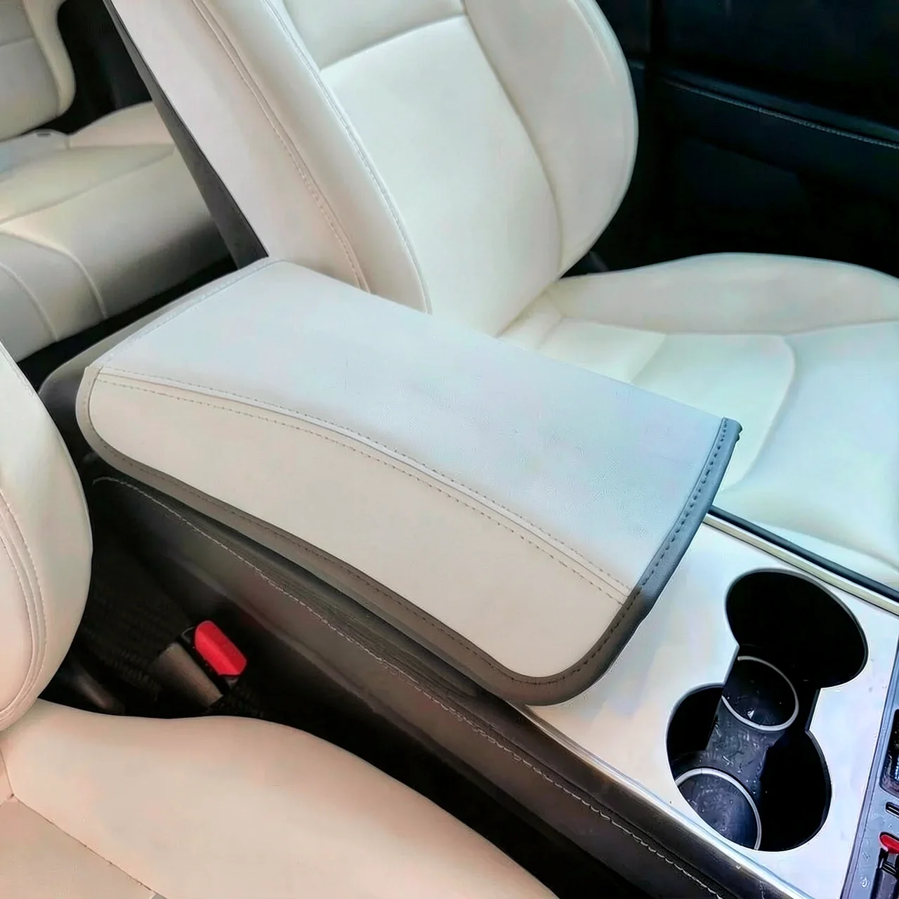 Чехол подлокотника Coolqi Tesla белый с шелкографией