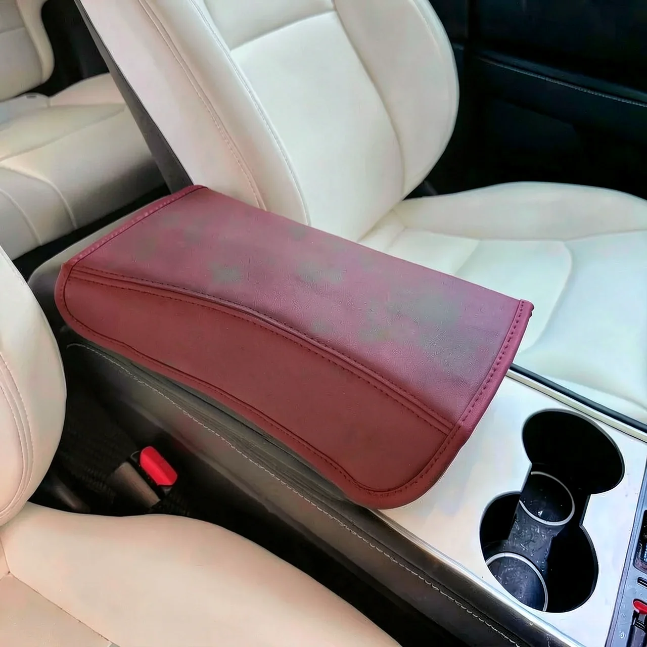 Чехол подлокотника Coolqi Tesla Refresh красный с шелкографией