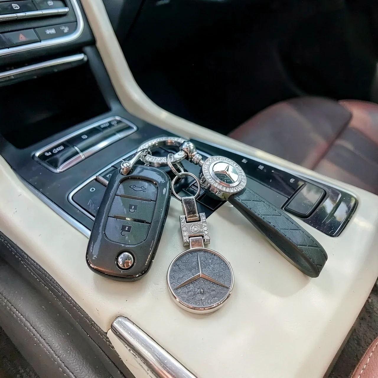 Чехол для ключа Mercedes черный с镶钻车标