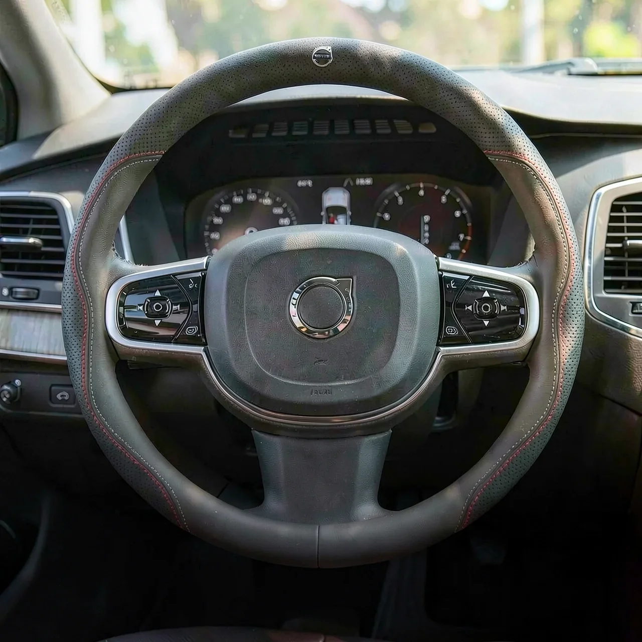 Чехол на руль Volvo черная прошивка с логотипом