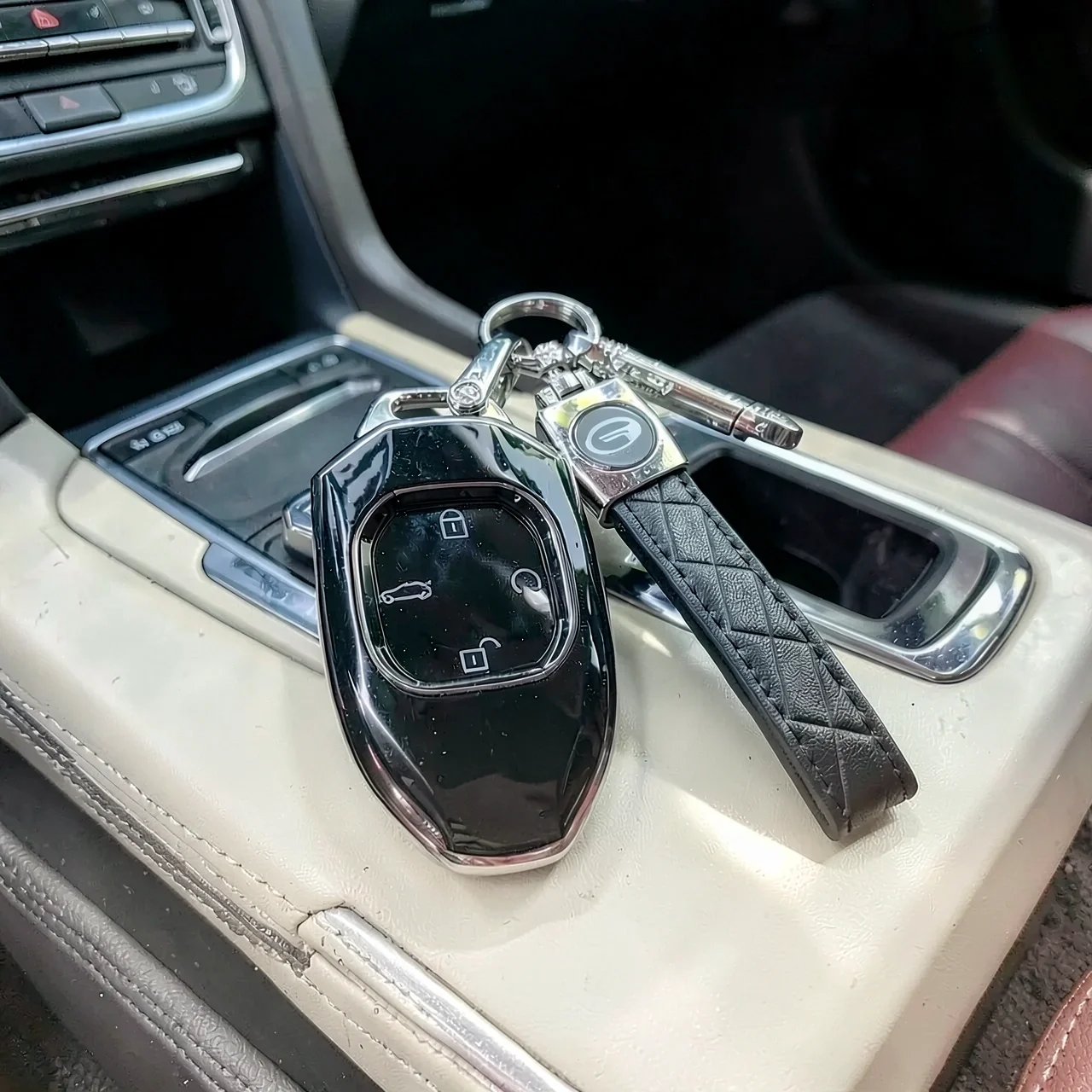 Чехол для ключа GAC Trumpchi черный с металлической пряжкой