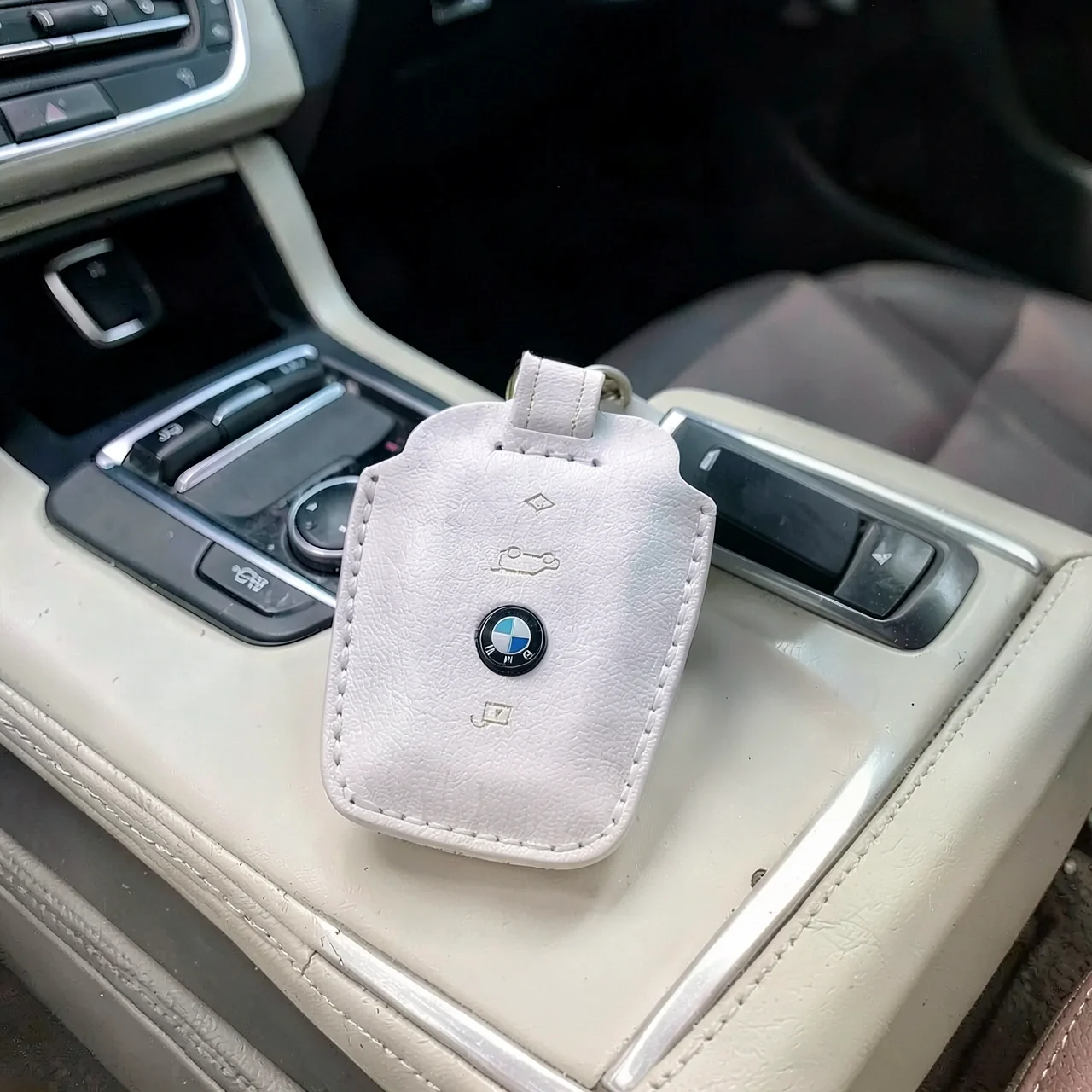 Чехол-ключница BMW B розовый с T-образным ремешком
